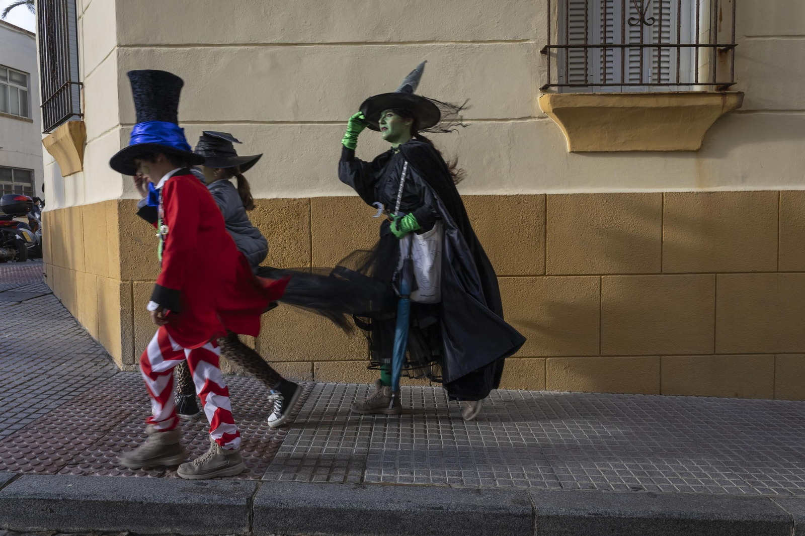 Las imágenes de la Cabalgata del Humor del Carnaval de Cádiz 2025