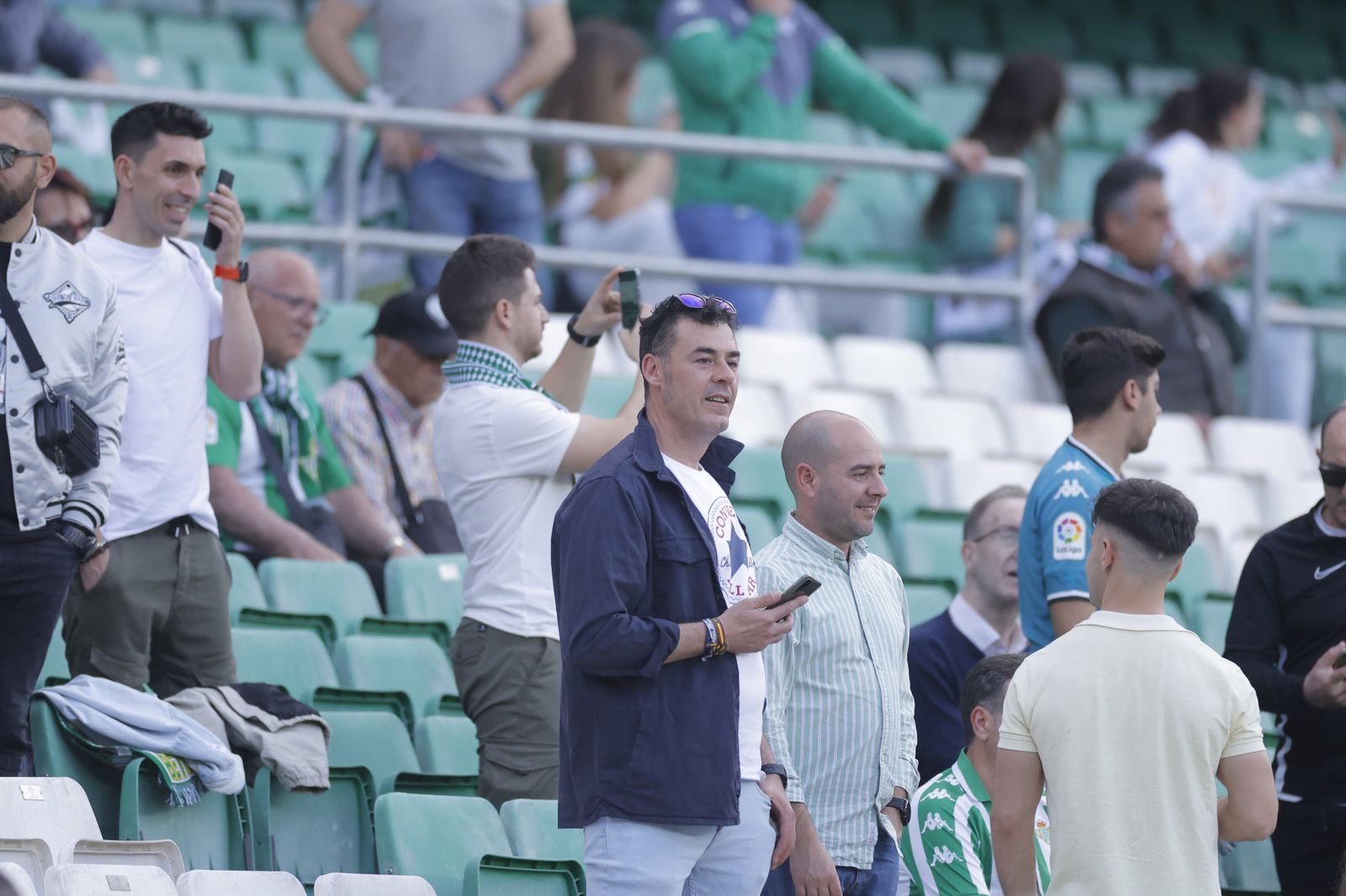 Búscate en las fotos del Betis-Manchester