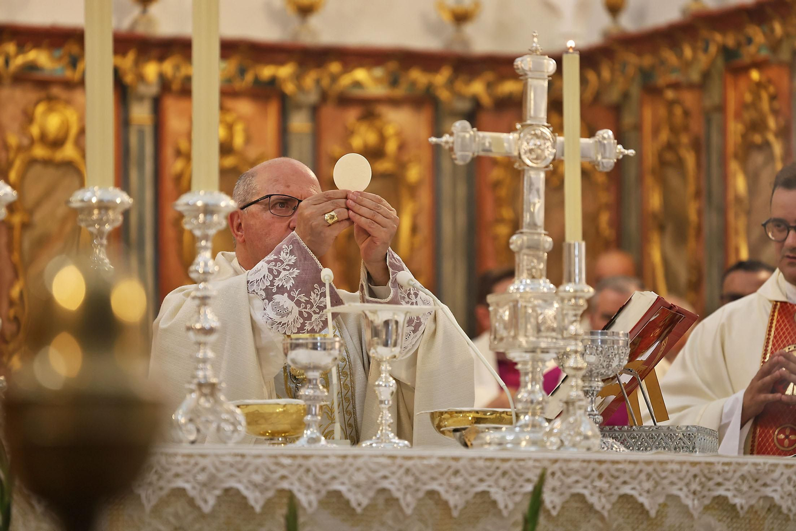 Imágenes de la procesión del Corpus Christi por las calles de Huelva