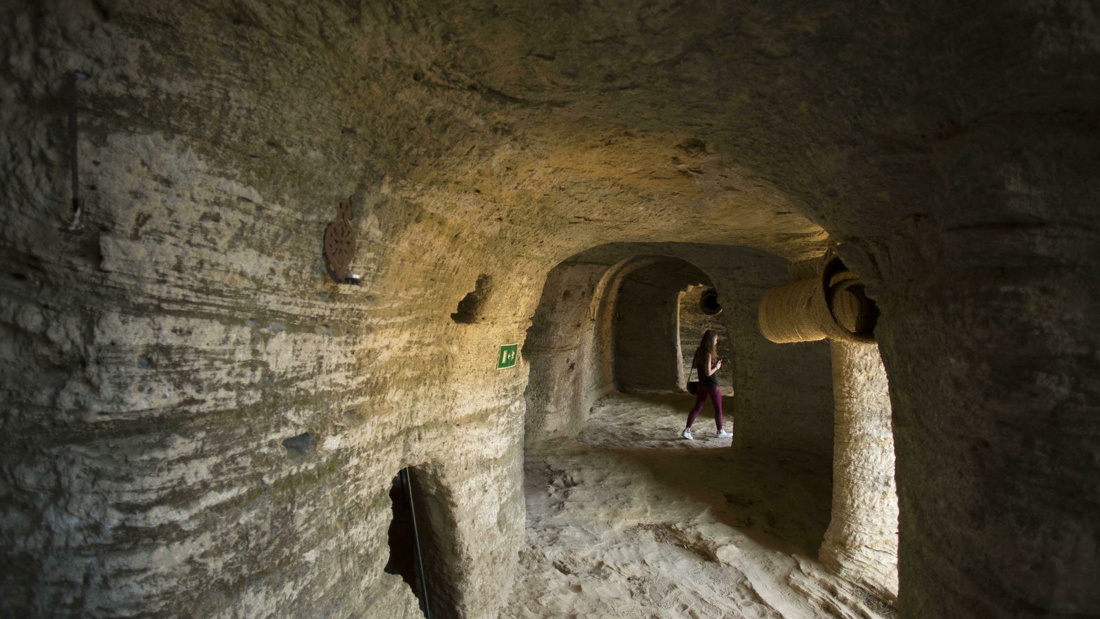 Zona de las estancias de la ermita rupestre  de la Virgen de la Cabeza de Ronda.