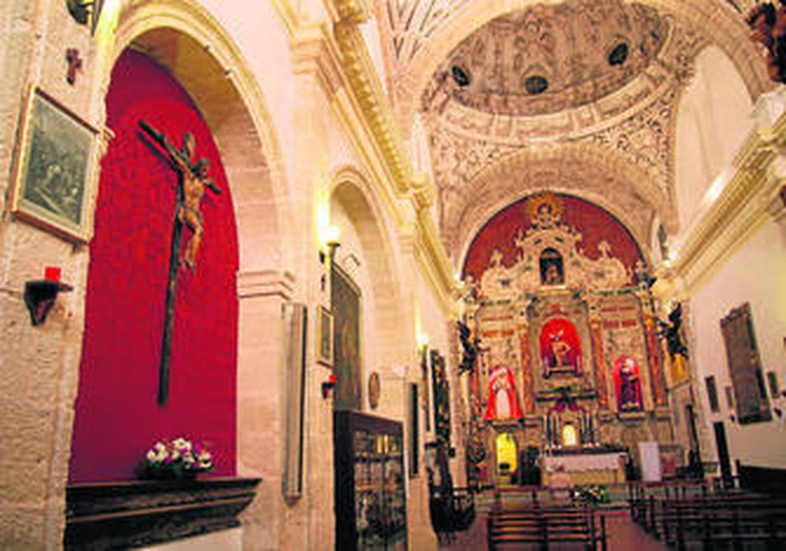 El interior de la capilla de la Aurora, que podría cerrar de forma temporal sus puertas antes de final de año.