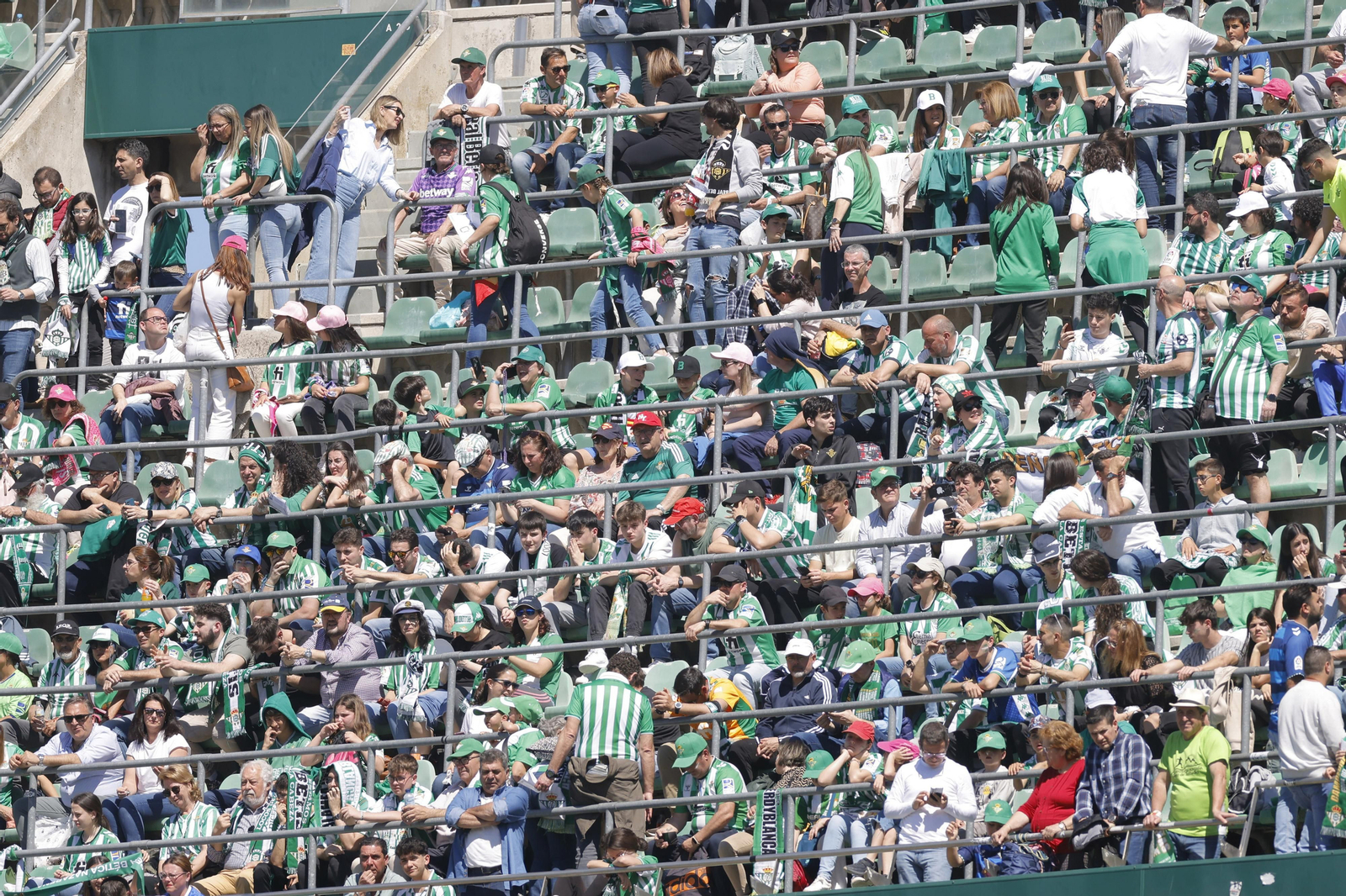Búscate en las fotos del Betis-Mallorca