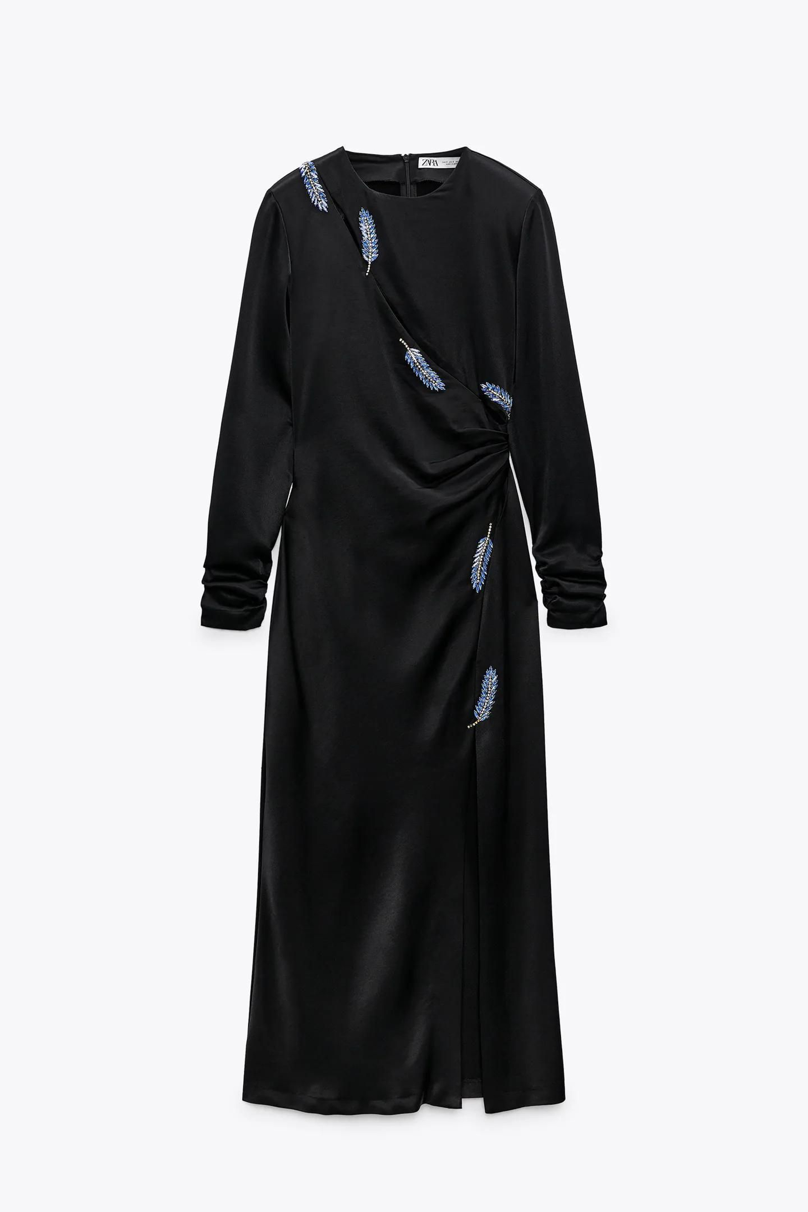 Vestido de plumas de Zara.