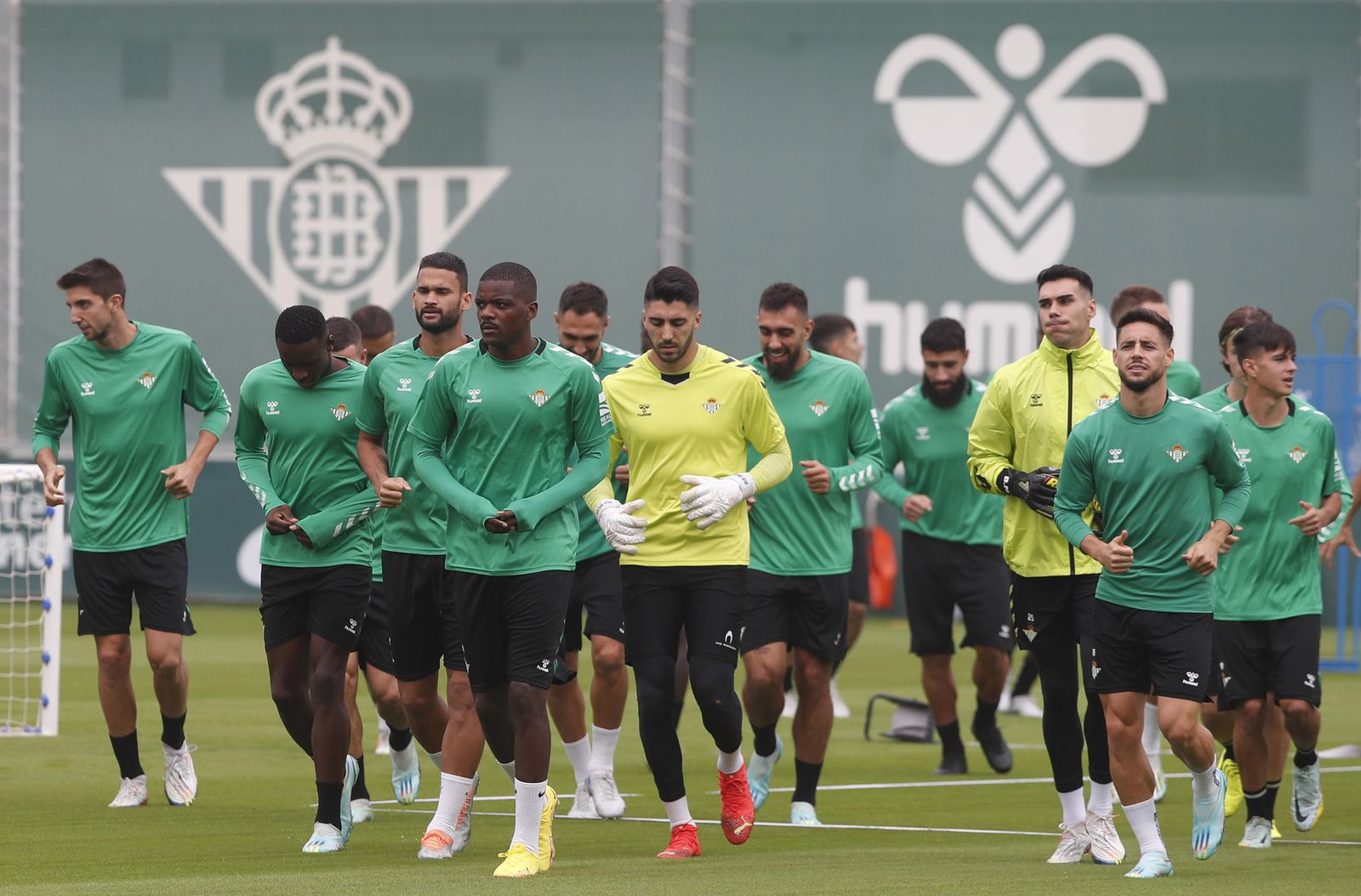 Los jugadores del Betis, en un entrenamiento reciente en la ciudad deportiva.