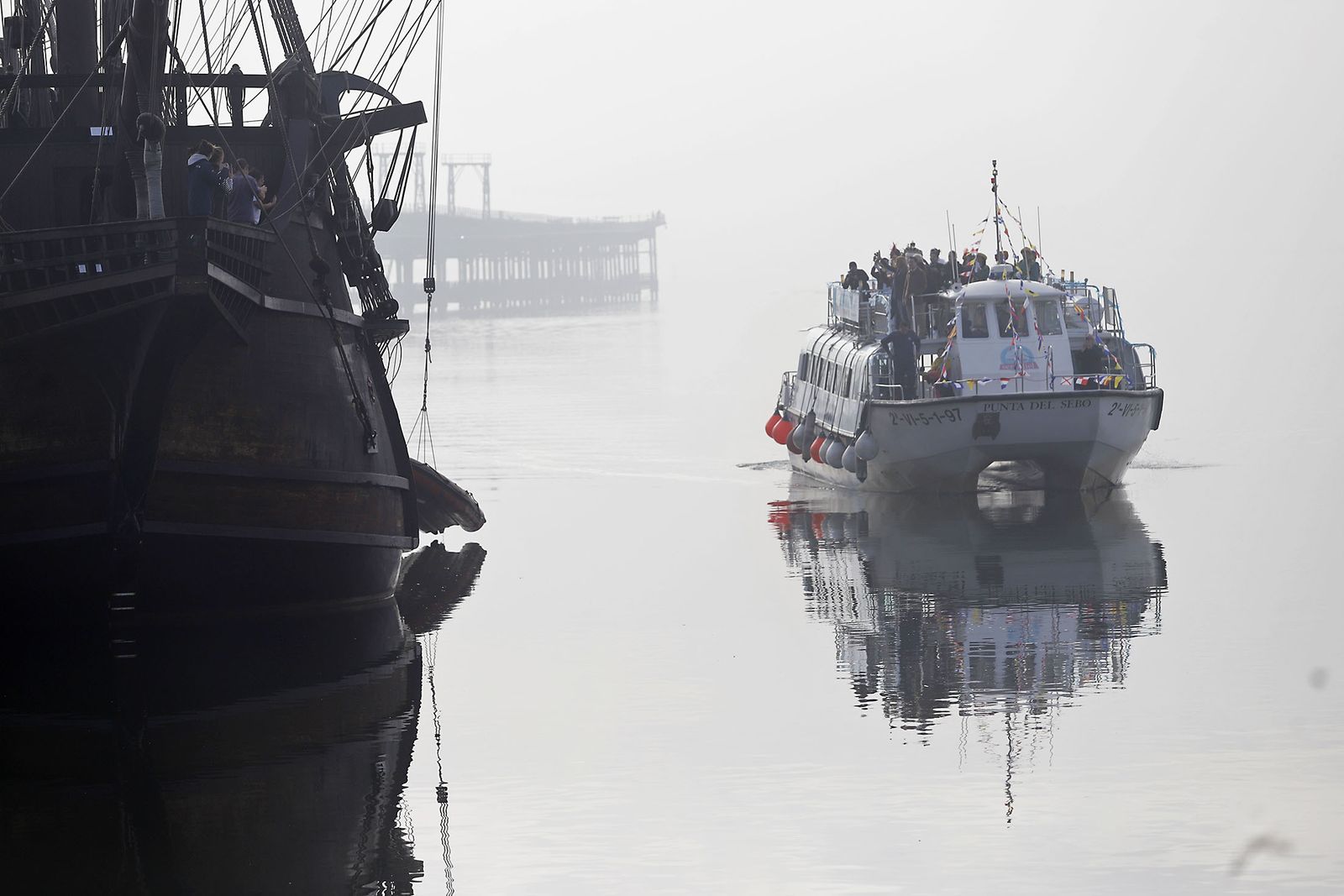 Imágenes de la mágica llegada de los Reyes Magos y la Estrella de la Ilusión a Huelva en barco