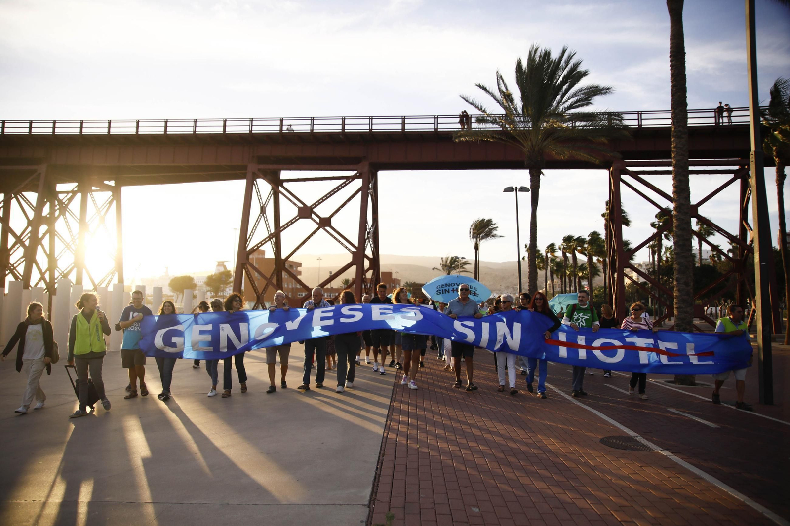 La manifestación "Genoveses sin hotel", en imágenes