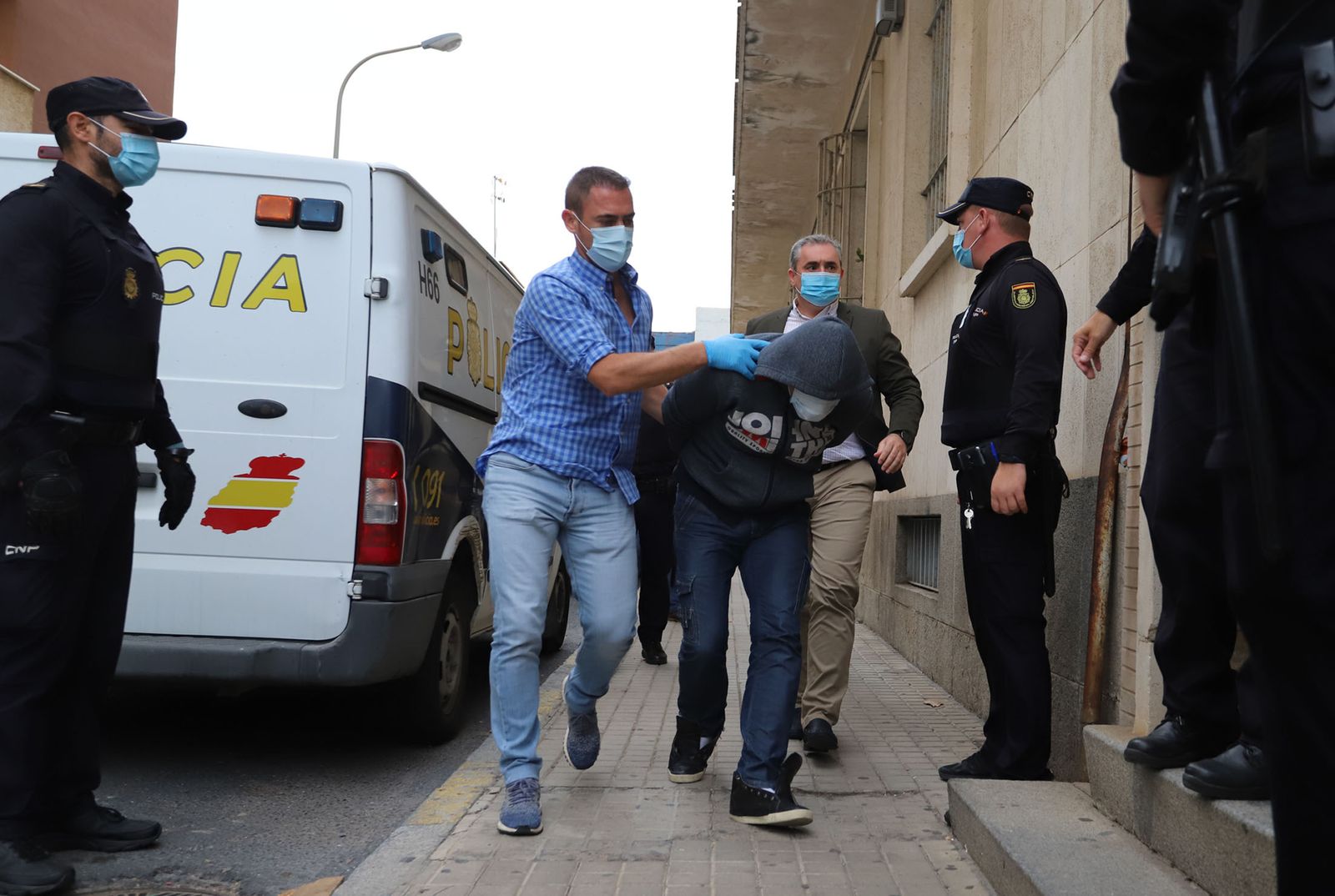 ‘El Mejicano’, el martes, llegando al Palacio de Justicia de Huelva.