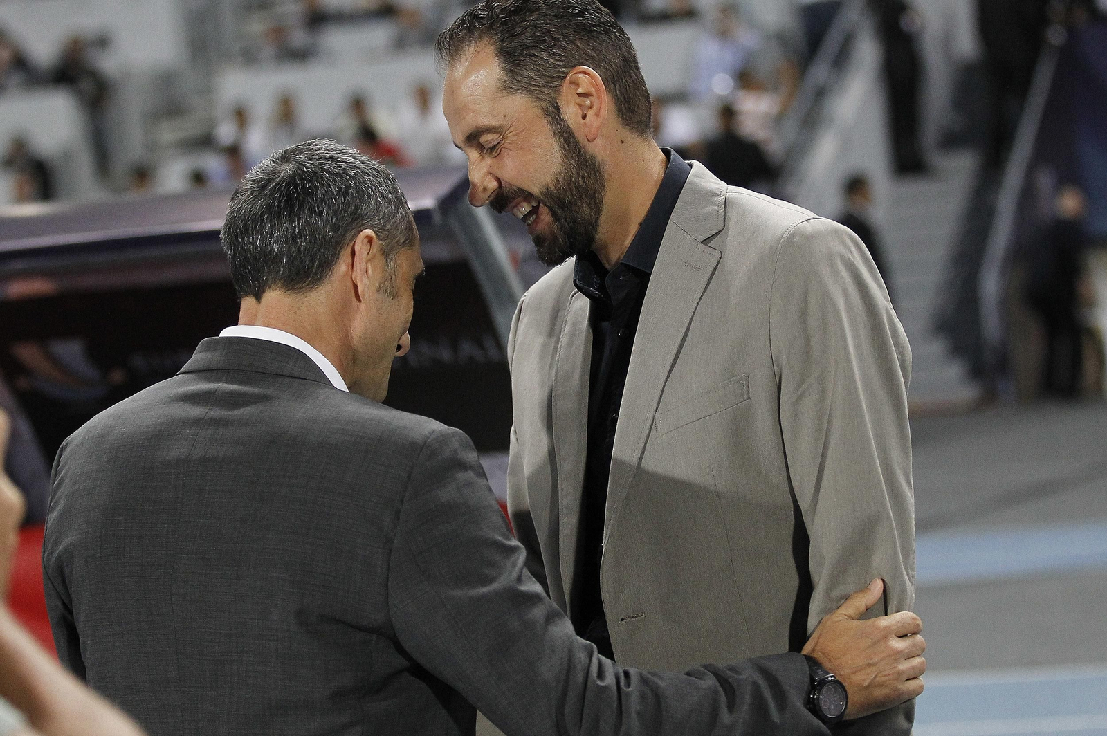 Pablo Machín saluda a Ernesto Valverde.