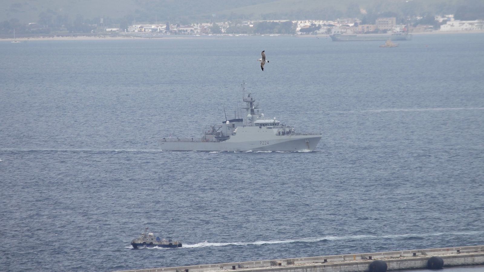 Las fotos del buque de guerra de la Royal Navy "HMS Trent" llegando a Gibraltar