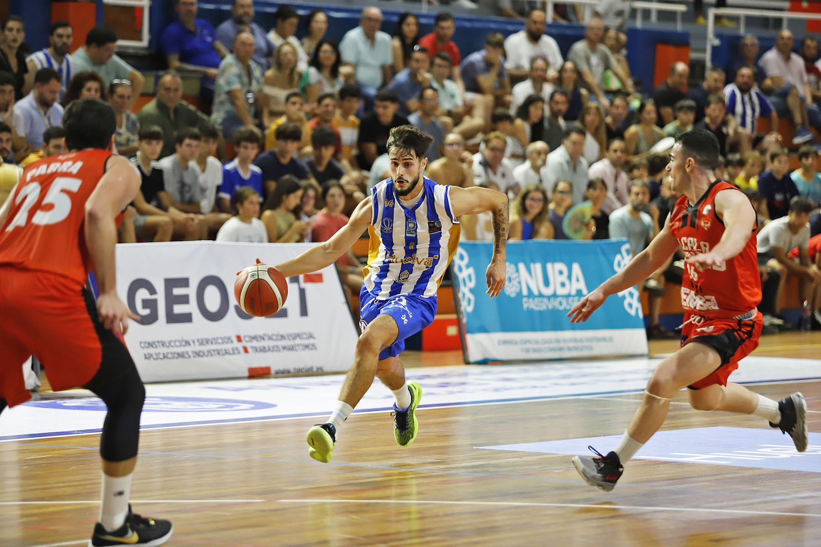Imágenes del partido de baloncesto entre el Huelva Comercio Viridis y el Juventud Alcalá