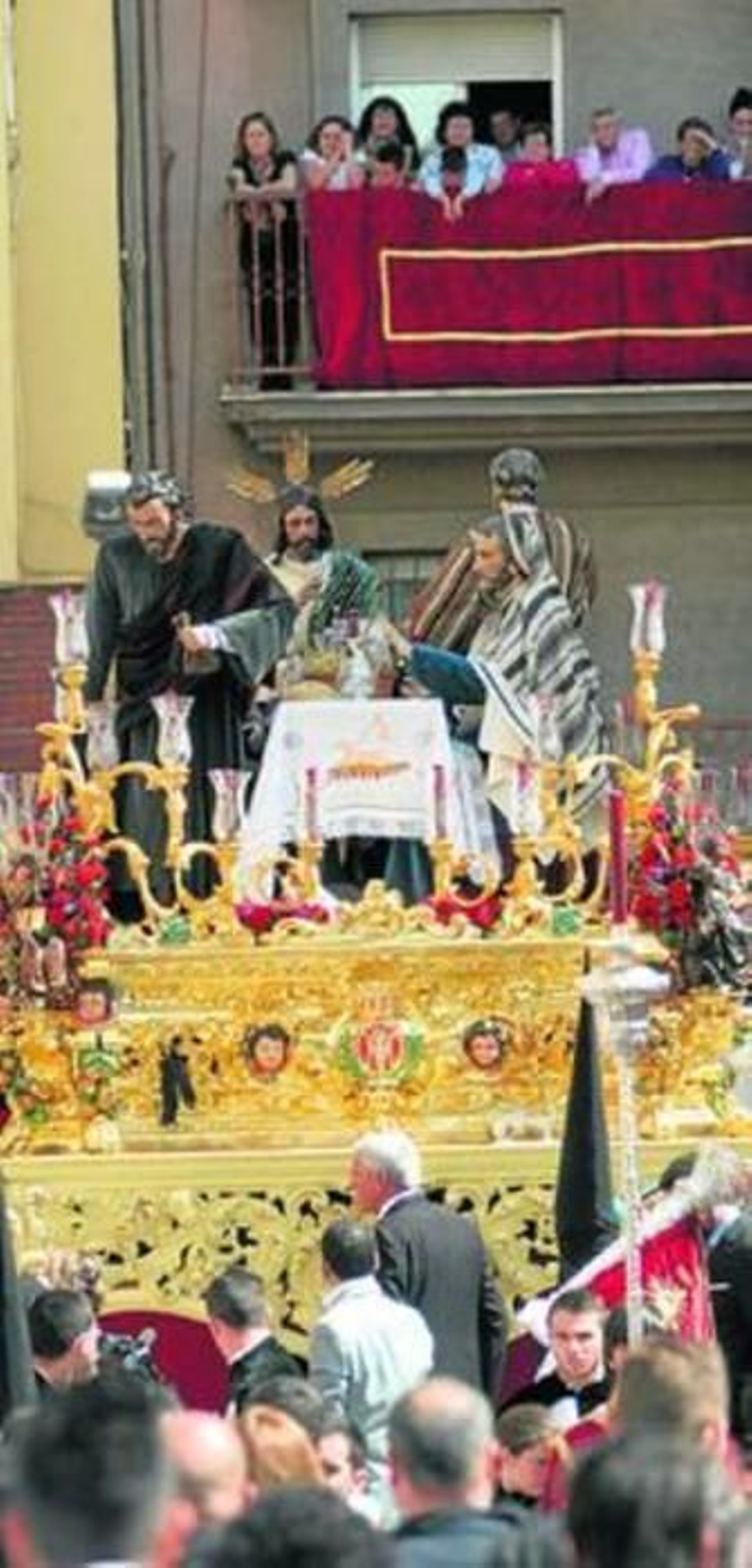El Señor del Amor, primer paso en salir a la calle en la Semana Santa de Huelva.