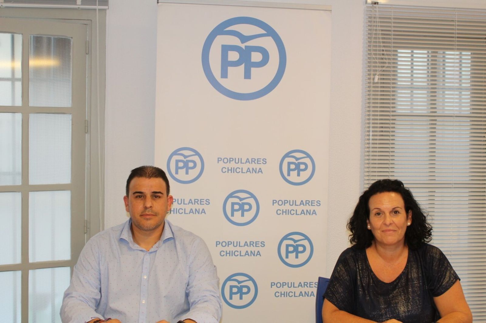 Germán Braza y Ascensión Hita en la sede de la formación popular.