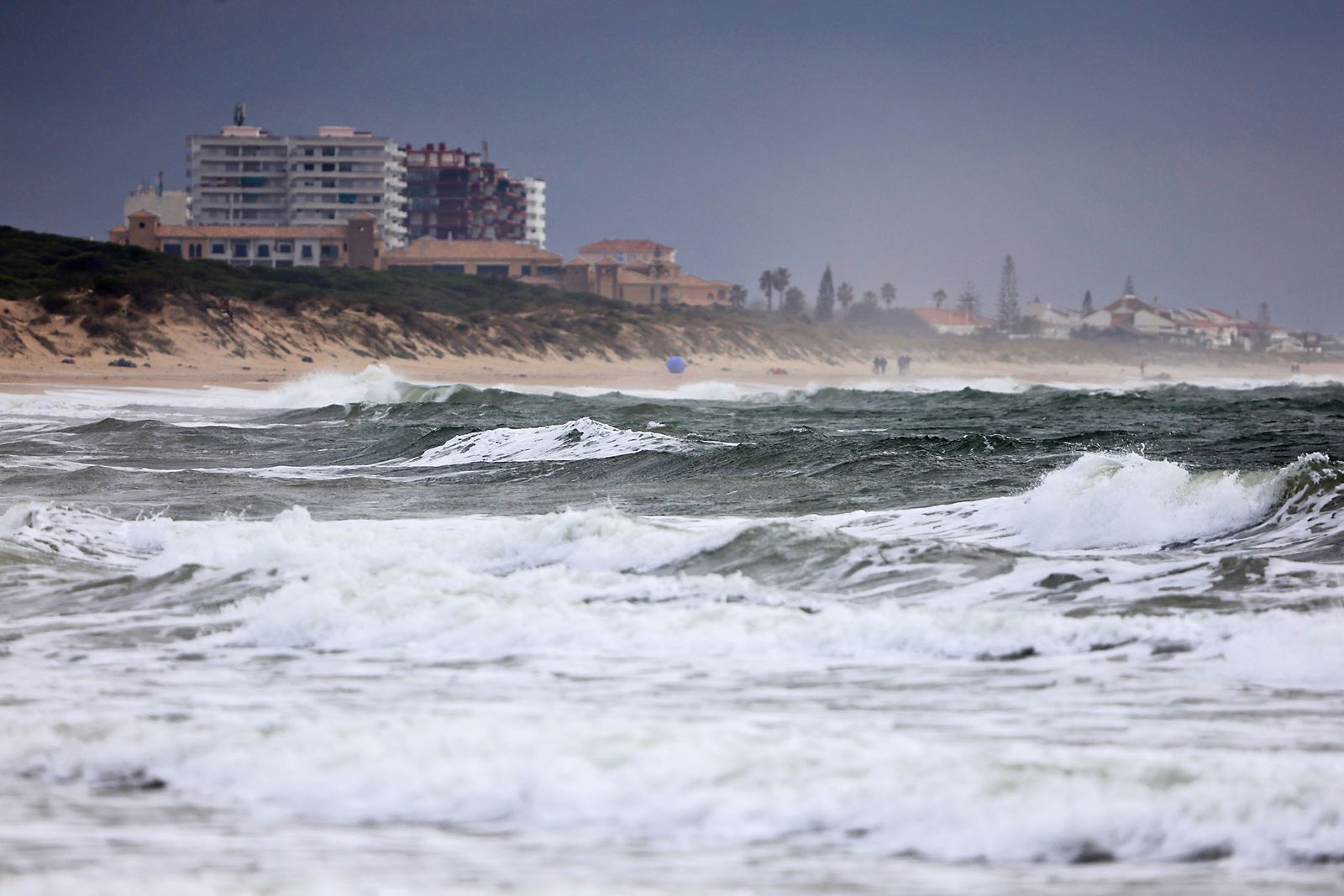 Las fotografías del primer día del años en las playas de Huelva