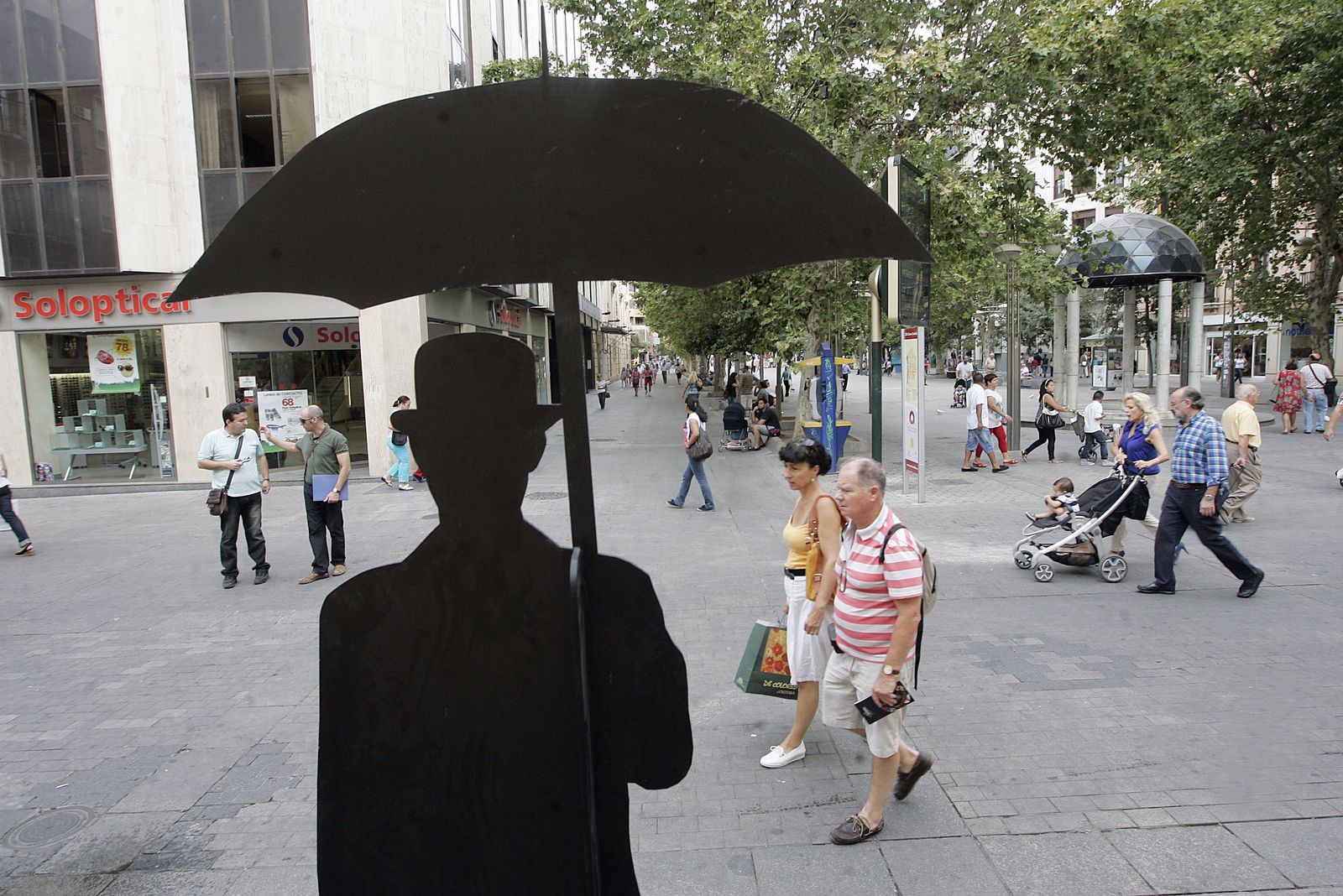 El hombre del paraguas de Cosmopoética.