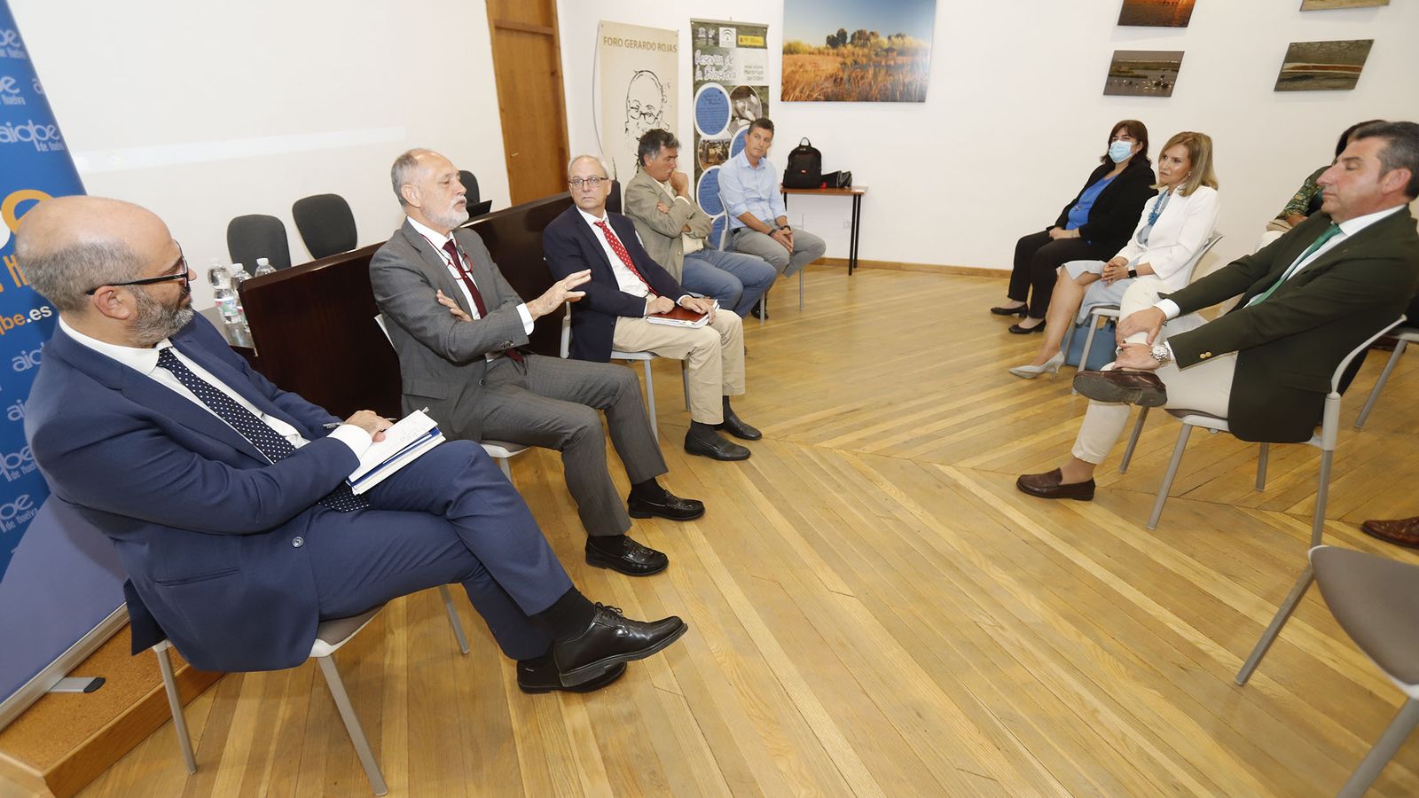 Los ponentes en el turno de preguntas después de sus respectivas intervenciones.
