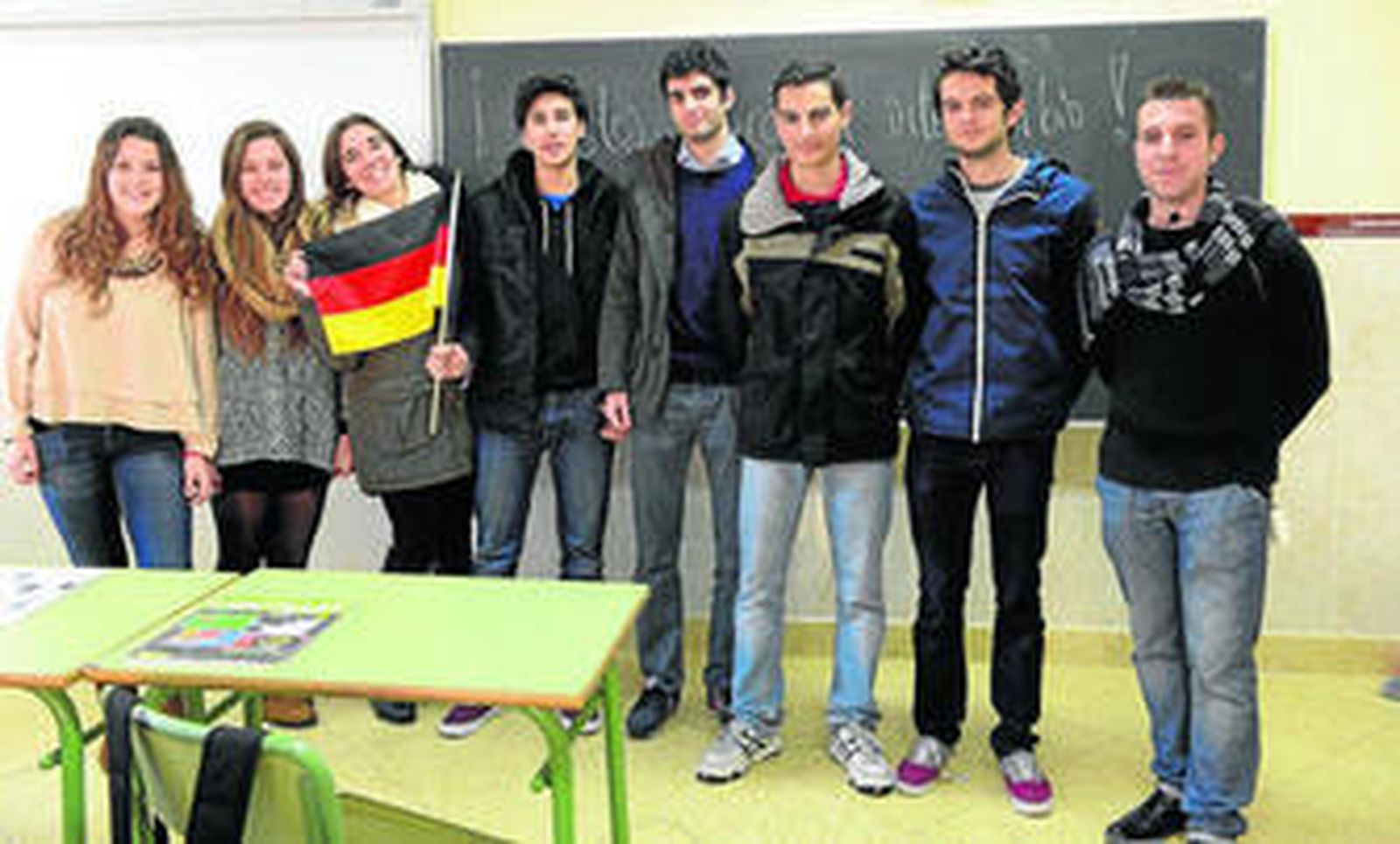 El grupo de alumnos del colegio San José-Esclavas, antes de partir rumbo a la localidad alemana de Wriezen