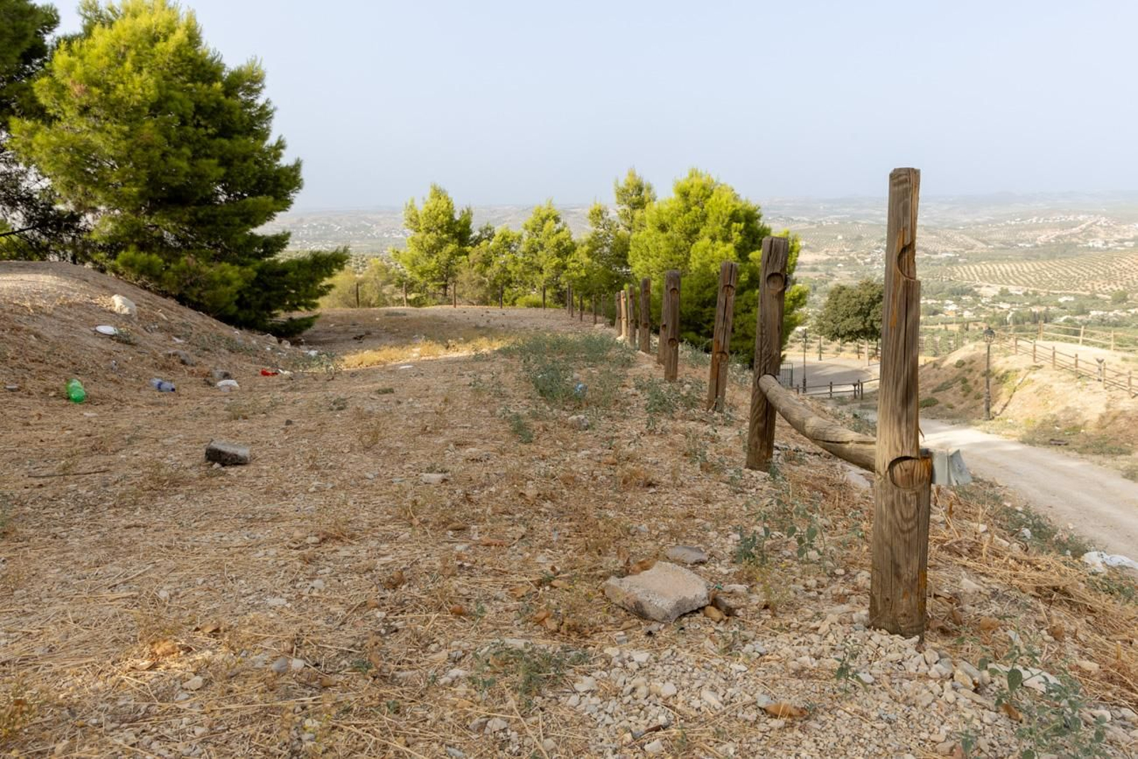 Estado de abandono del parque del Cerro de las Canteras