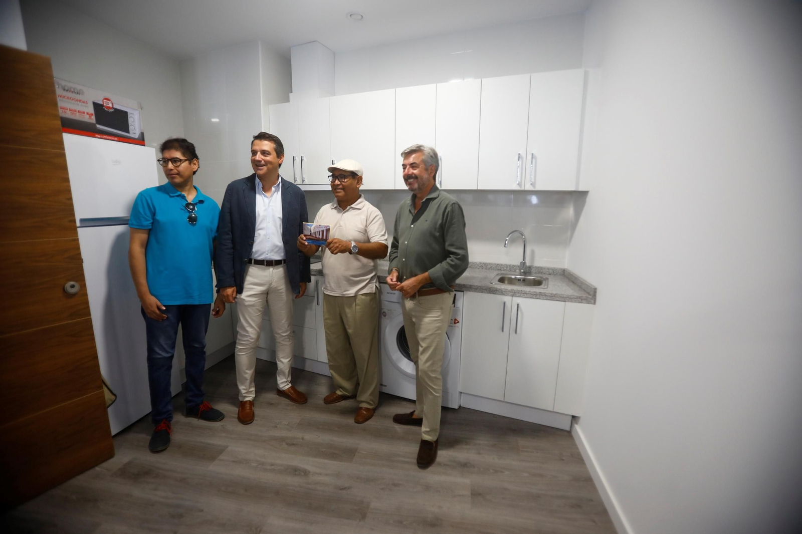 La entrega de las viviendas de la calle Don Rodrigo de Córdoba a 23 personas mayores, en imágenes