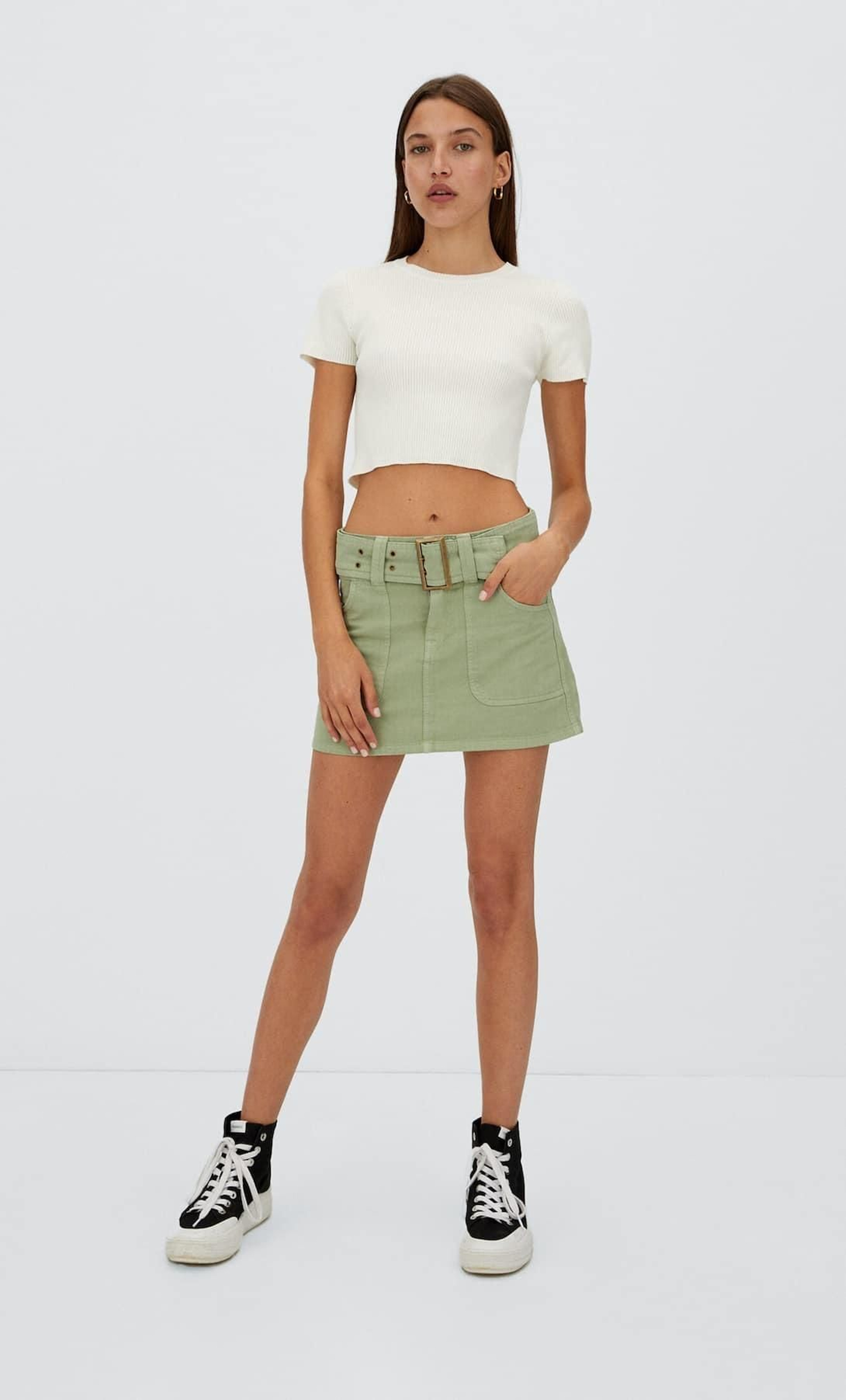 Falda verde cacería de Stradivarius. Falda verde cacería de Stradivarius.