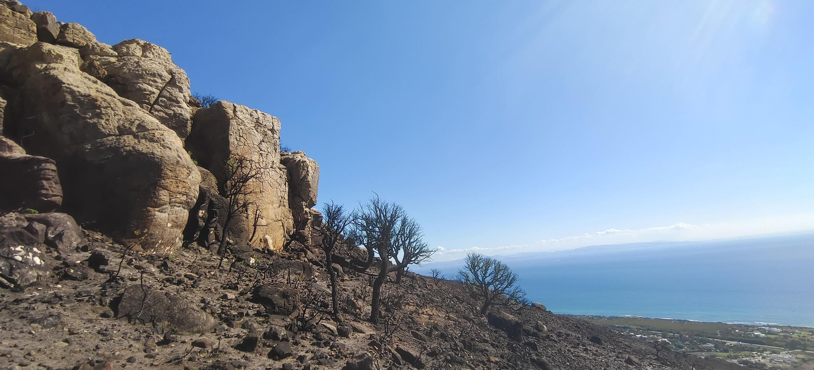 Una imagen del tajo del Duque y el incendio