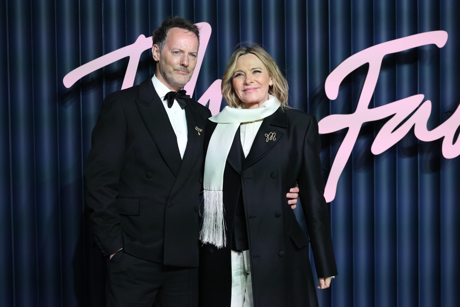 La actriz Kim Cattrall y su marido en la reciente gala de la Moda británica