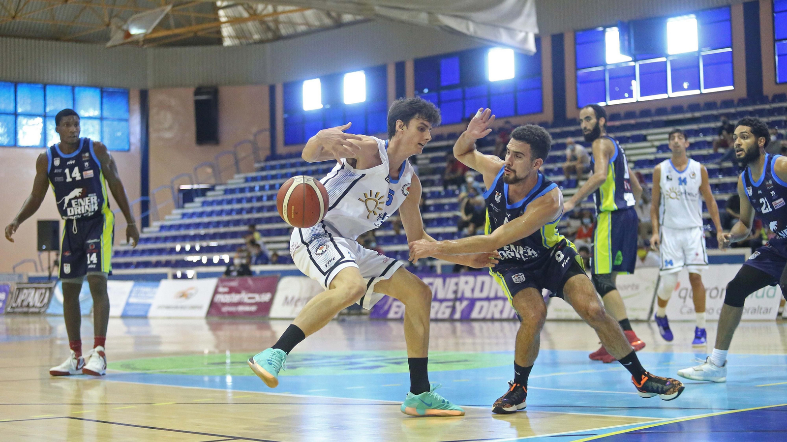 Las mejores fotos del UDEA - ULB de la Copa Diputación