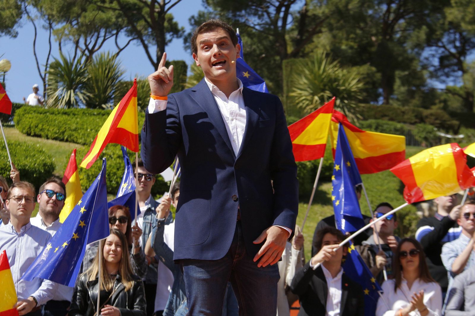 Albert Rivera participa en un acto con simpatizantes en Zaragoza.