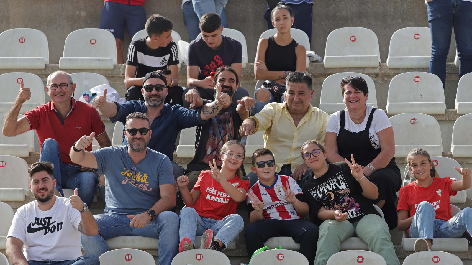 Fotos de la afición en el Nuevo Mirador