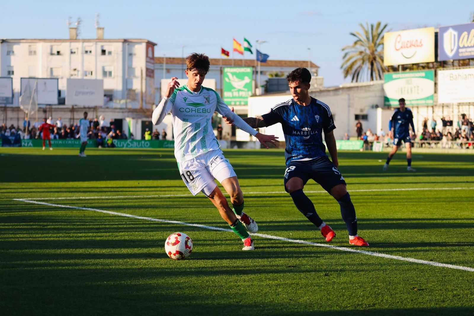 Una ocasión del Atlético Sanluqueño-Marbella FC