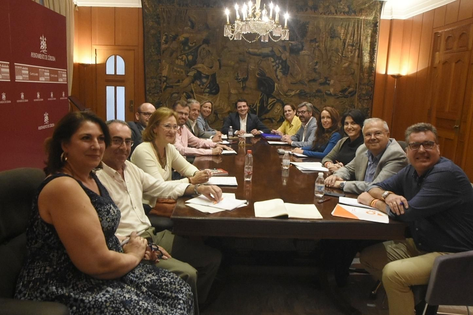 Primera reunión del cogobierno del PP y Cs tras la que se han dado a conocer las áreas