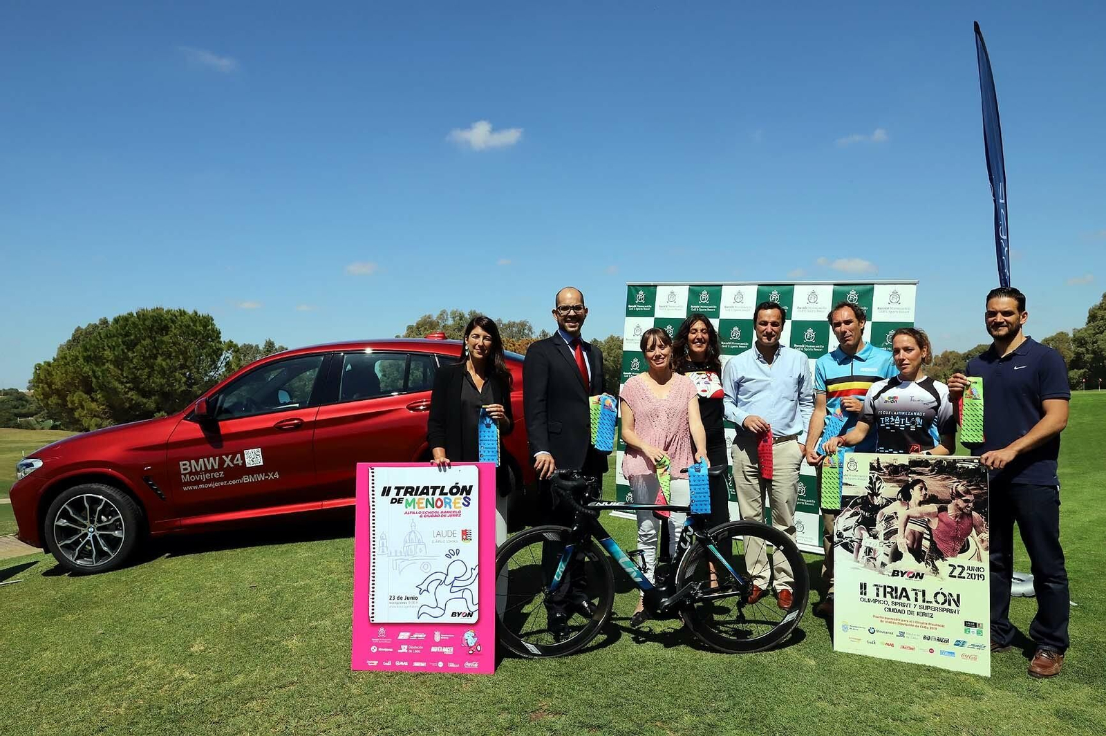 La delegada de Deportes, junto a organizadores y atletas en la presentación llevad a cabo en Montecastillo.
