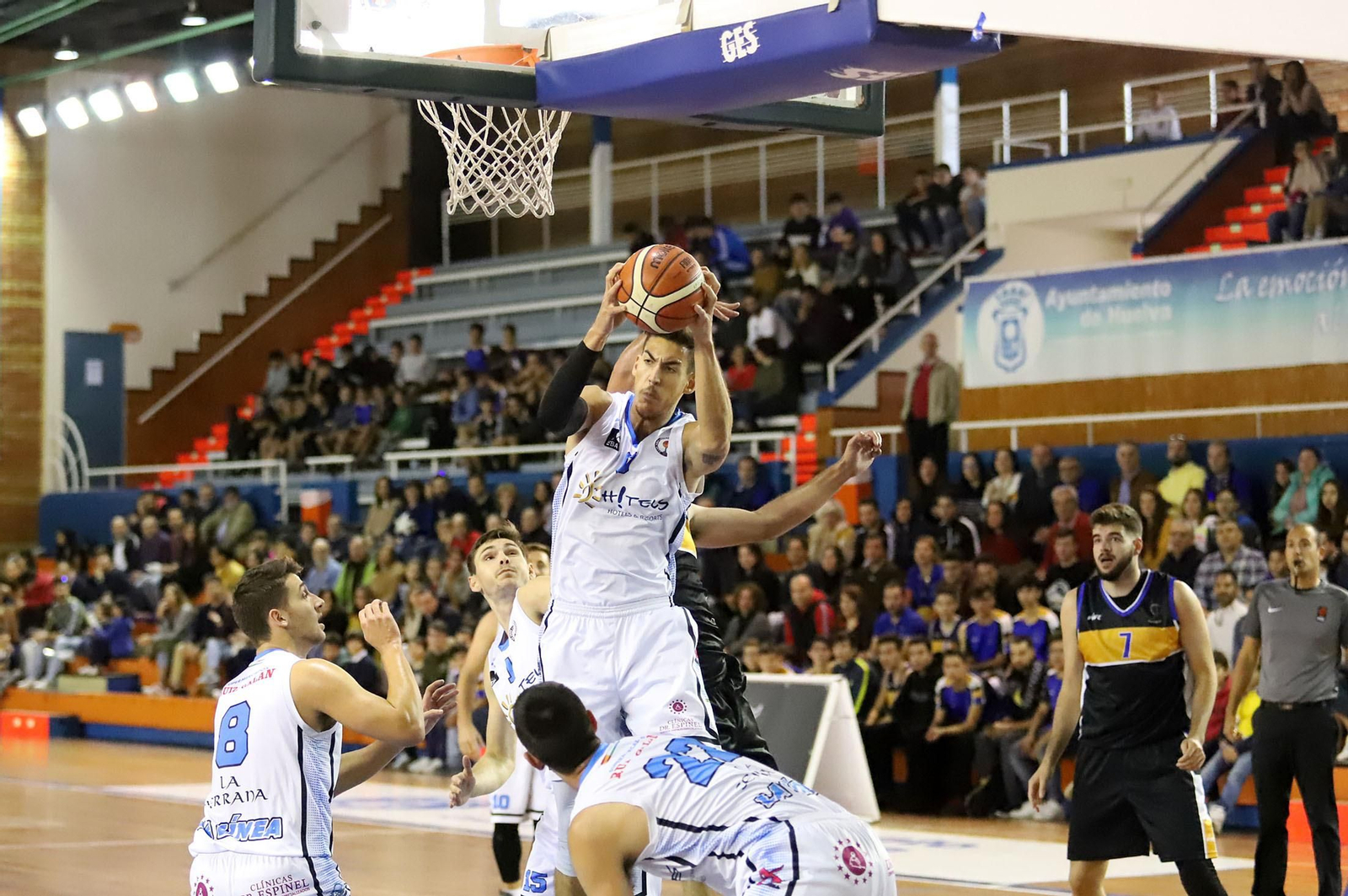 Las mejores fotos del partido de baloncesto Huelva - ULB