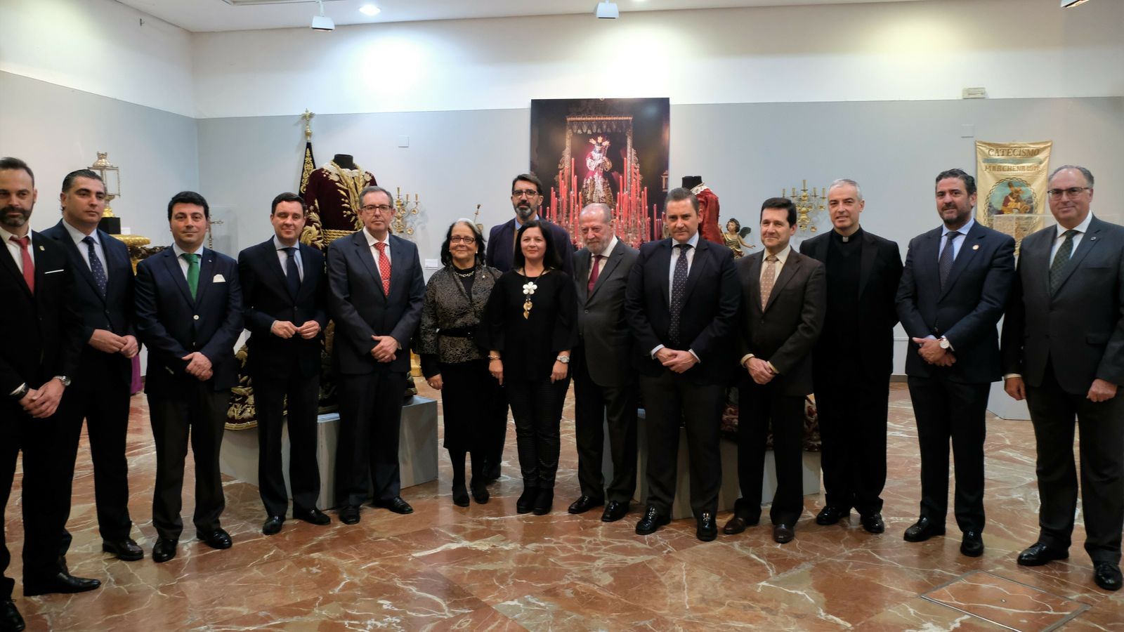 Las autoridades durante la inauguración.