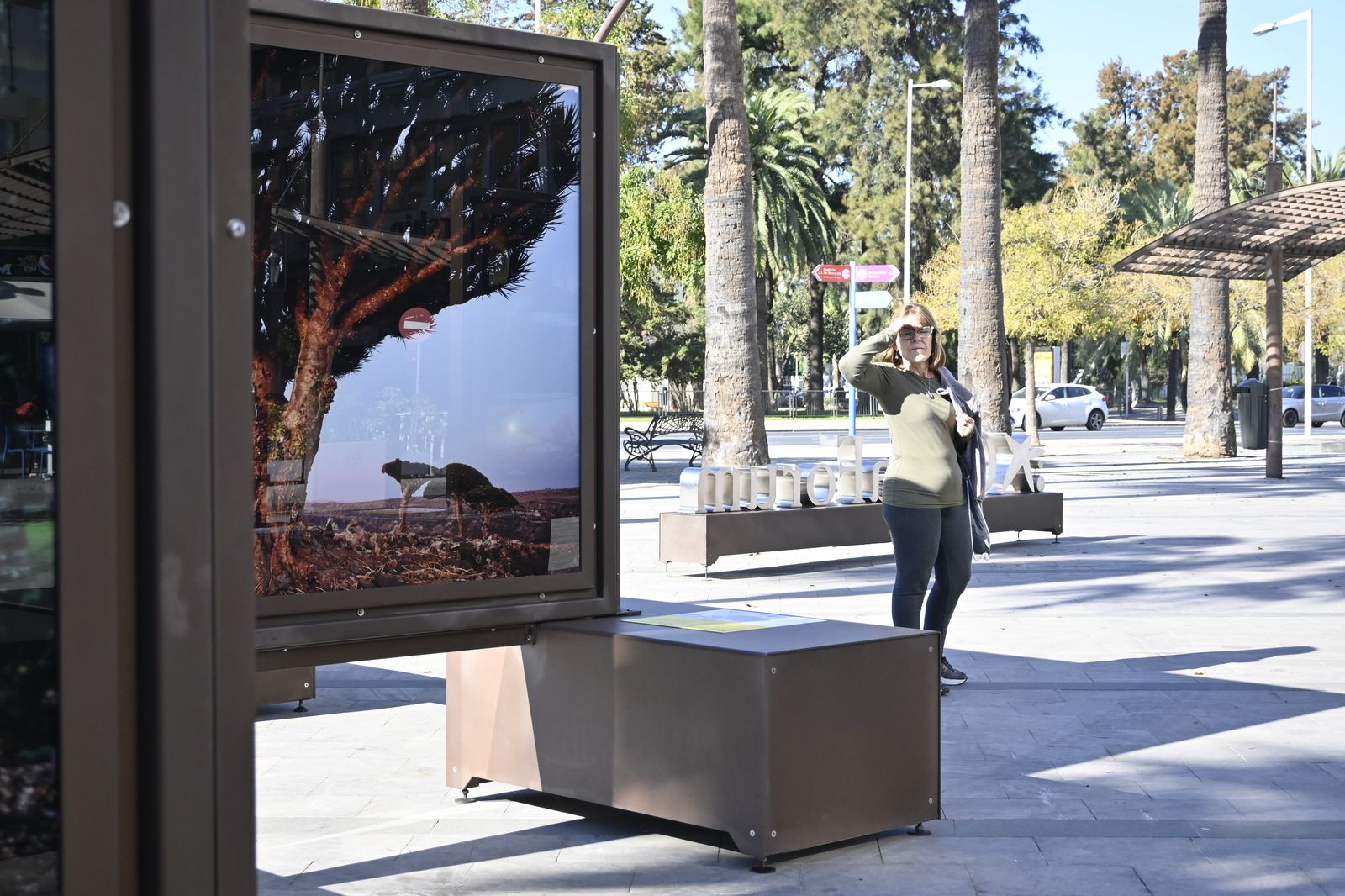 Exposición fotográfica `De Polo a Polo´ en imágenes