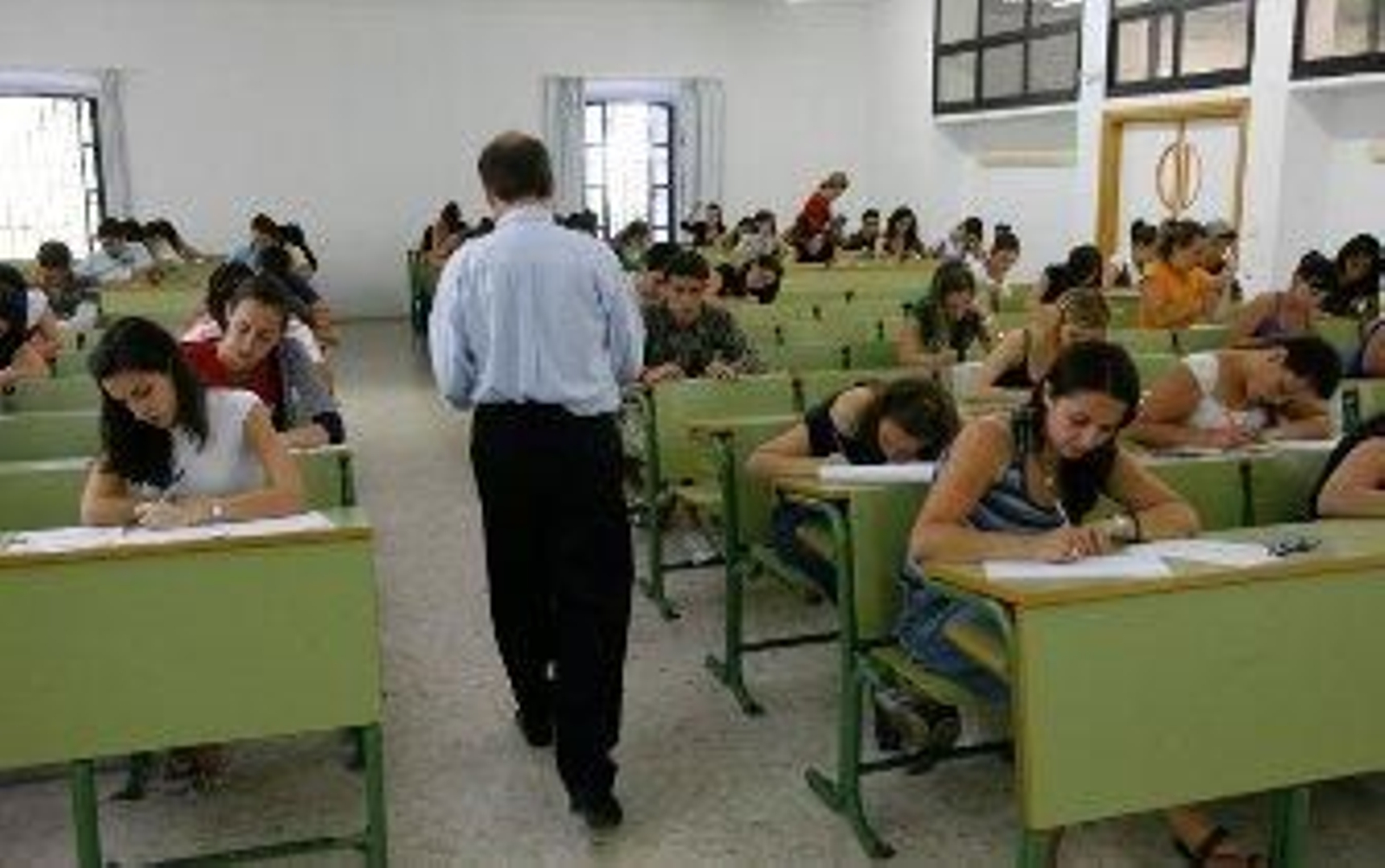 La UCA elabora un reglamento de concesión de uso de sus espacios