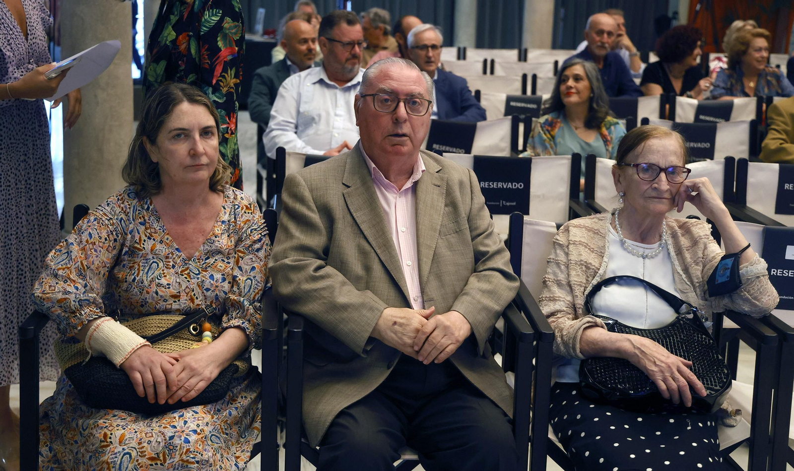 Presentación del libro  'Juan Robles, la sonrisa del tabernero' de Carlos Navarro, todas las imágenes