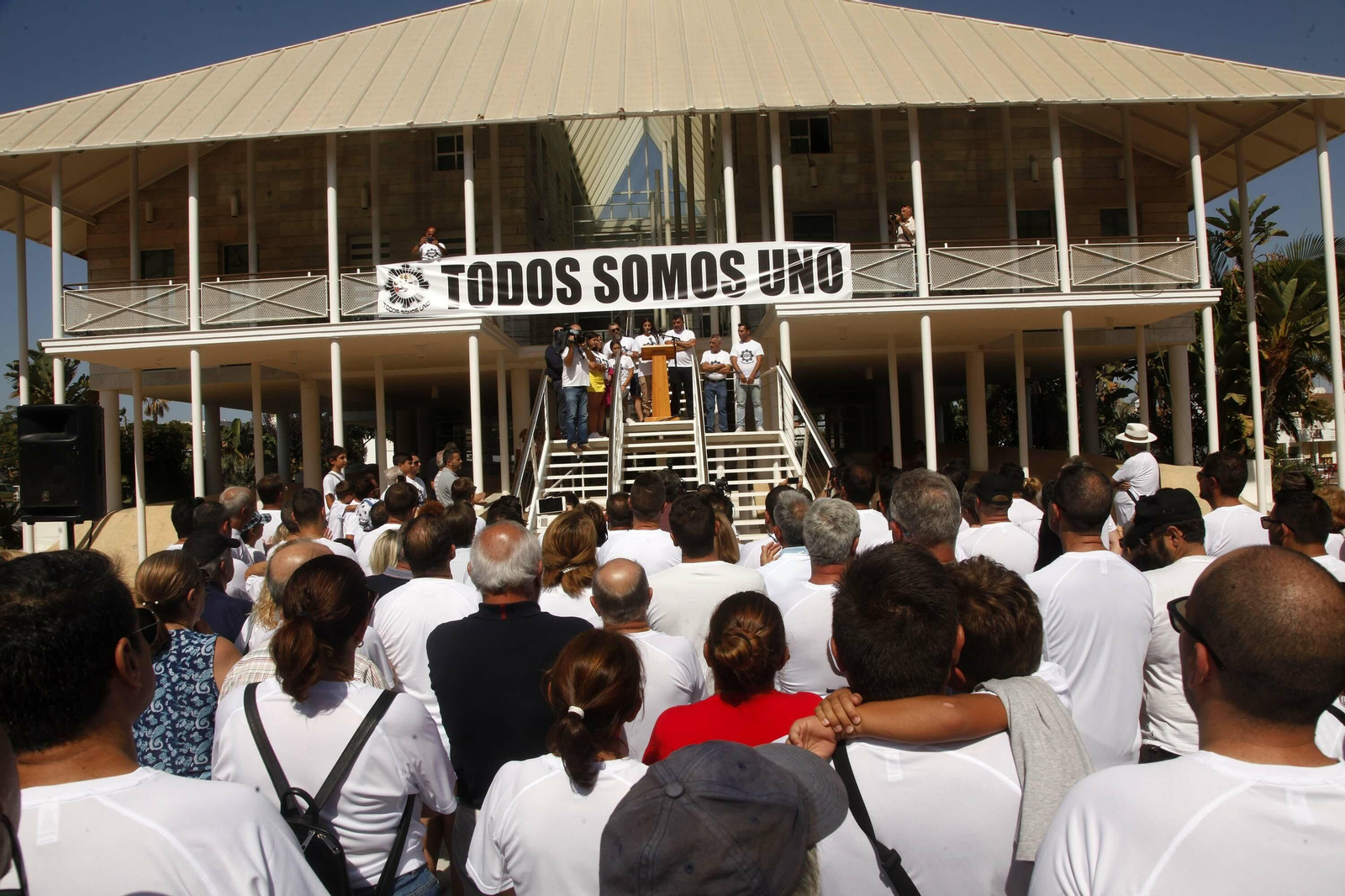 Imágenes de la manifestación de apoyo a Antonio Garrido, policía apuñalado en Punta Umbría