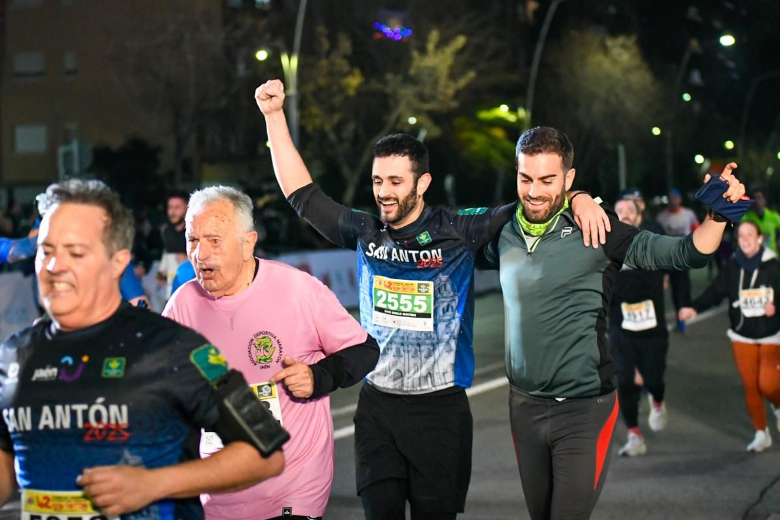 En imágenes: búscate en tu llegada a meta de la Carrera de San Antón 2025 (10)