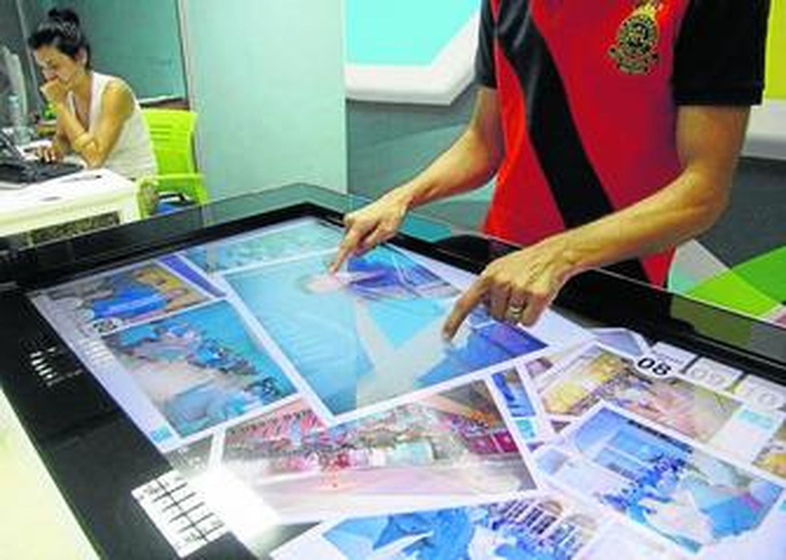 La superpantalla táctil de Syderis ha funcionado en lugares tan variopintos como Fitur o la sierra de Baza.