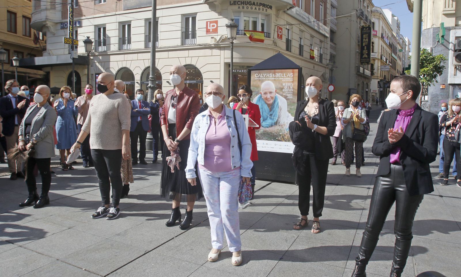 Presentación del proyecto 'Calvas&Bellas' en la plaza de Las Tendillas de Córdoba.