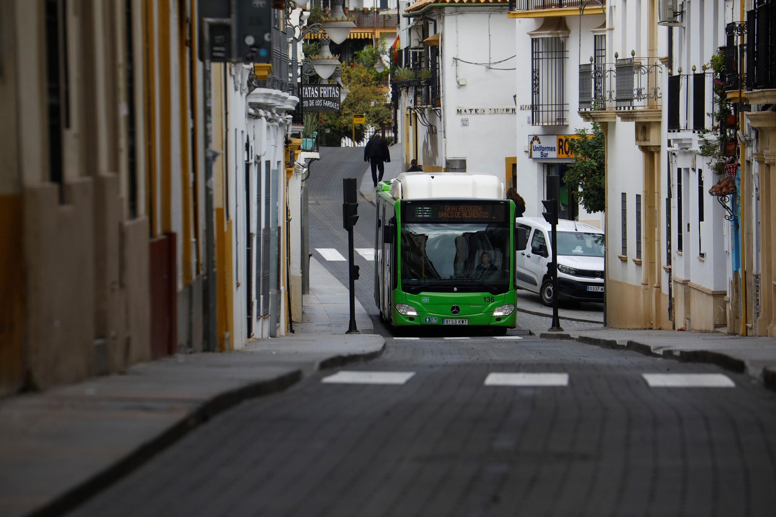 Las imágenes de la reapertura al tráfico de la calle Alfaros