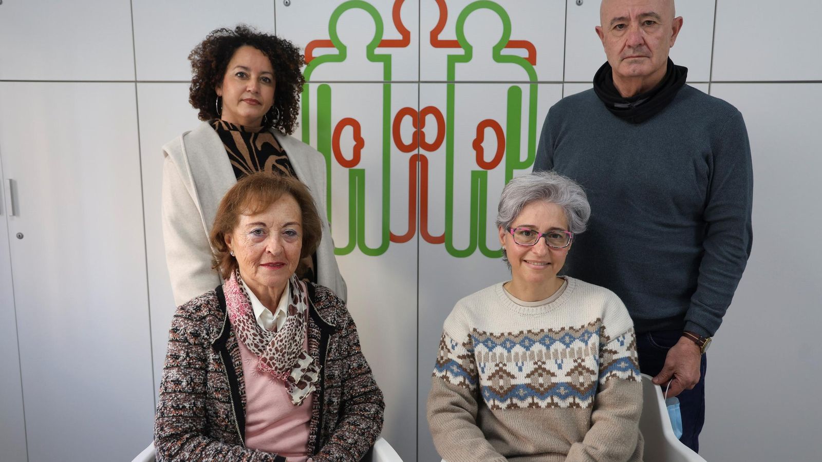 Los participantes en el reportaje, en la sede de ALCER.