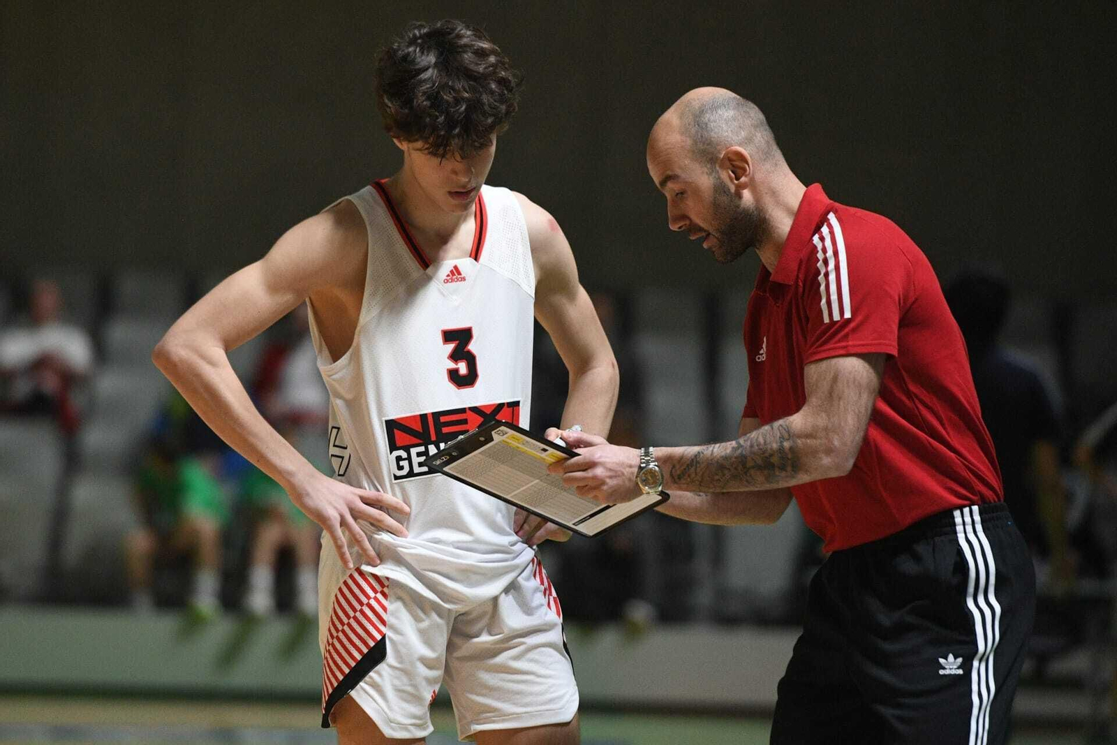Vassilis Spanoulis da órdenes a Mario Saint-Supéry. Vassilis Spanoulis da órdenes a Mario Saint-Supéry.