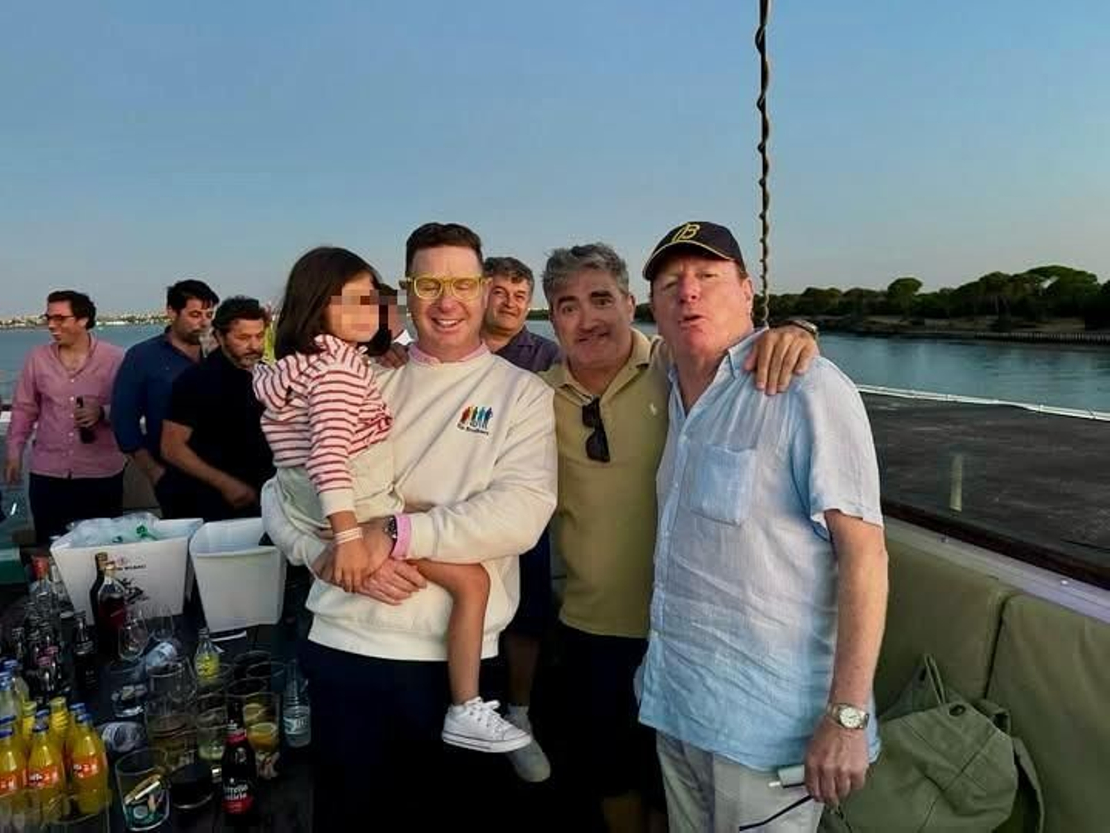 Los hermanos Jorge y César Cadaval, 'Los Morancos', recientemente en el barco de 'La Pepa' en Sanlúcar.