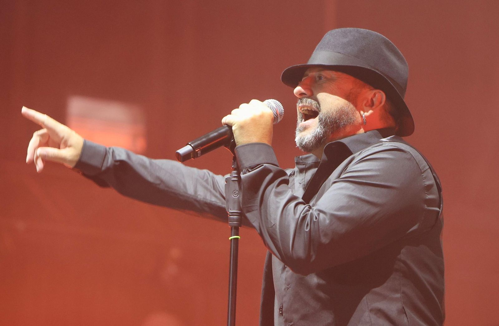 El Barrio durante una de sus actuaciones.