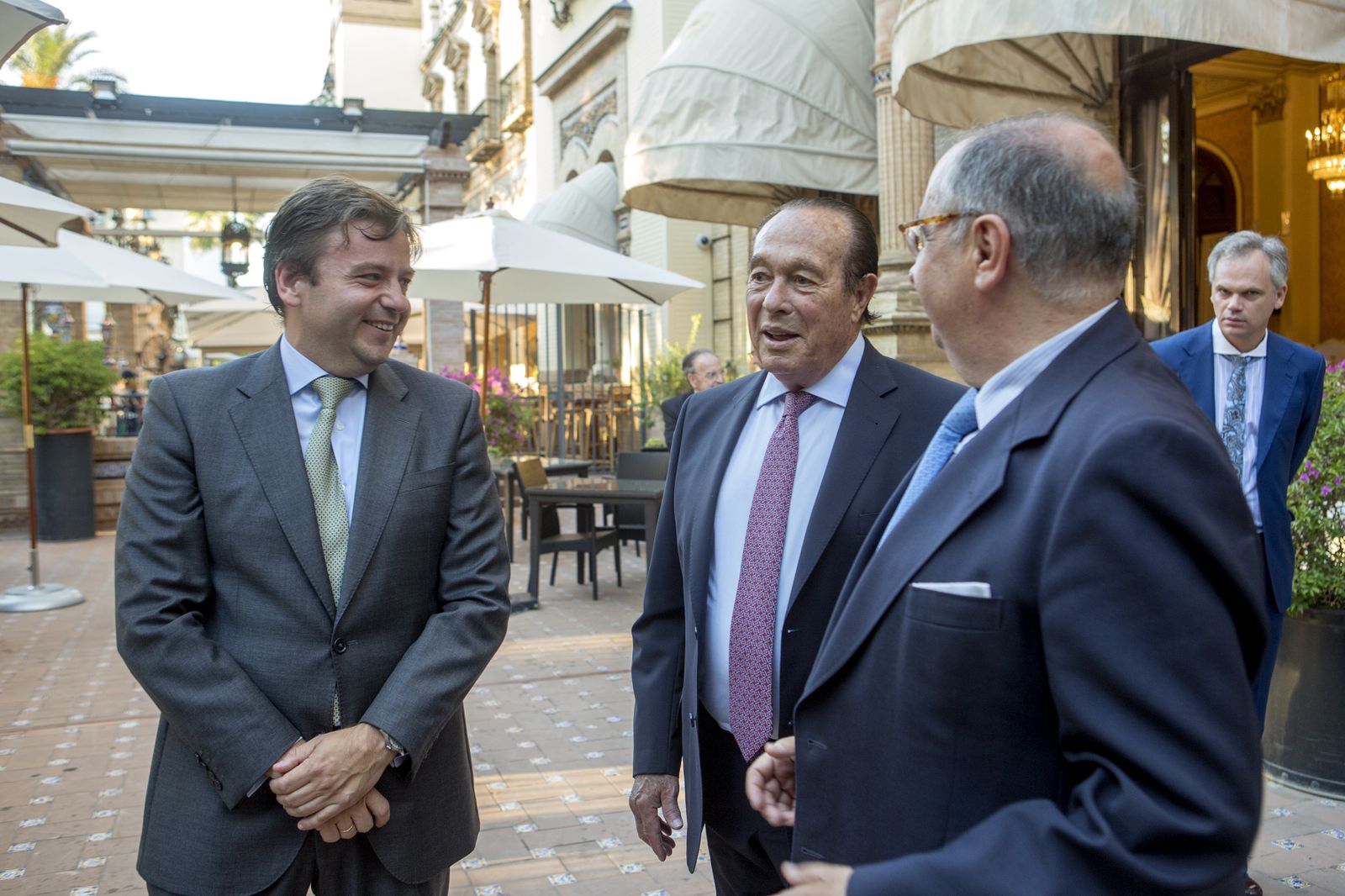 Las imágenes de la entrega de la Beca Manuel Olivencia