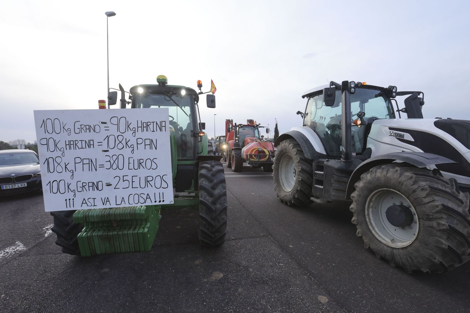 Las imágenes de la tractorada por las carreteras españolas: el campo para las principales vías