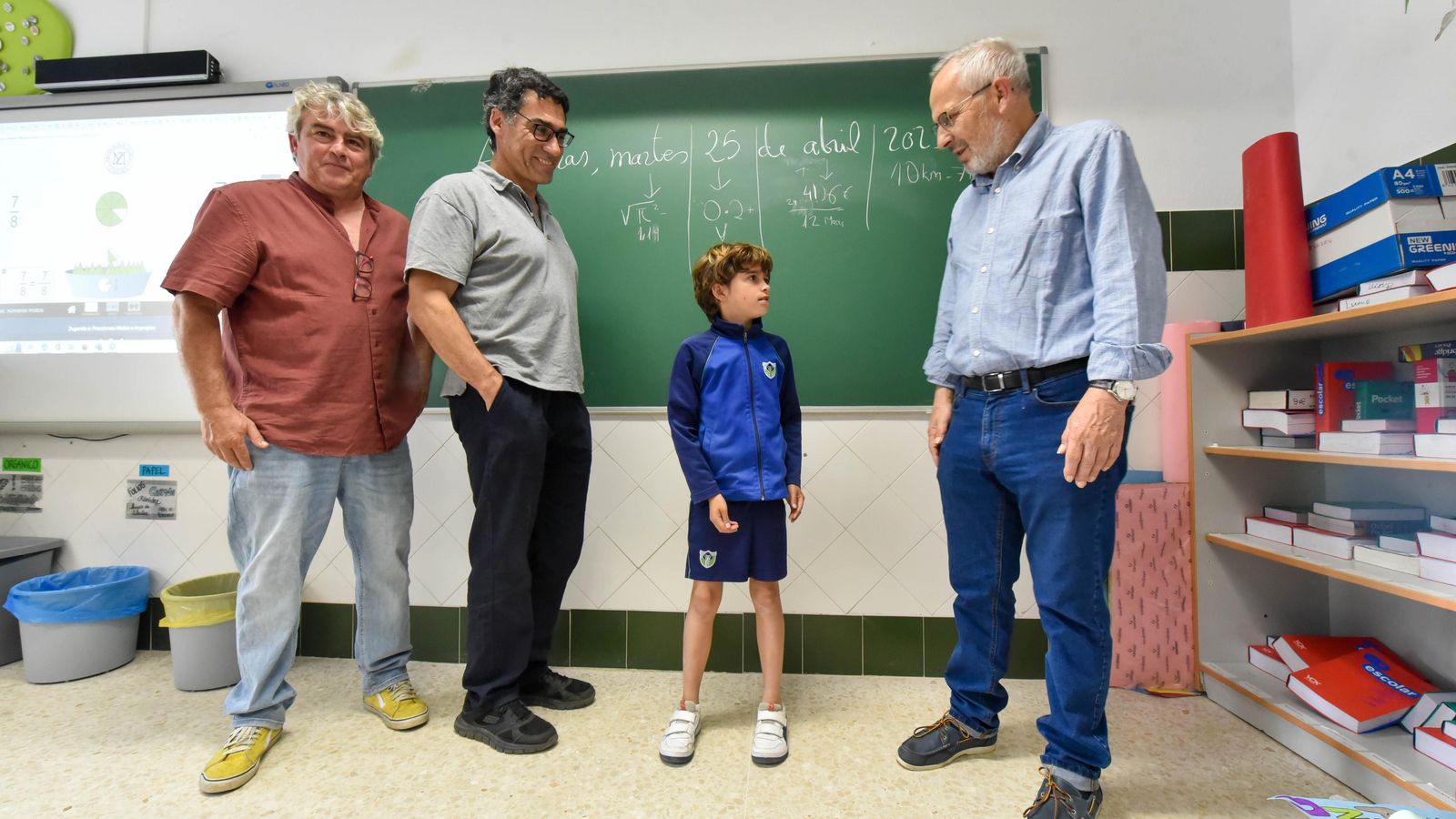 Damián Ortiz, el doctor chileno Carlos Pérez Wilson, un alumno y Jaime Martínez Montero, en Los Pinos.