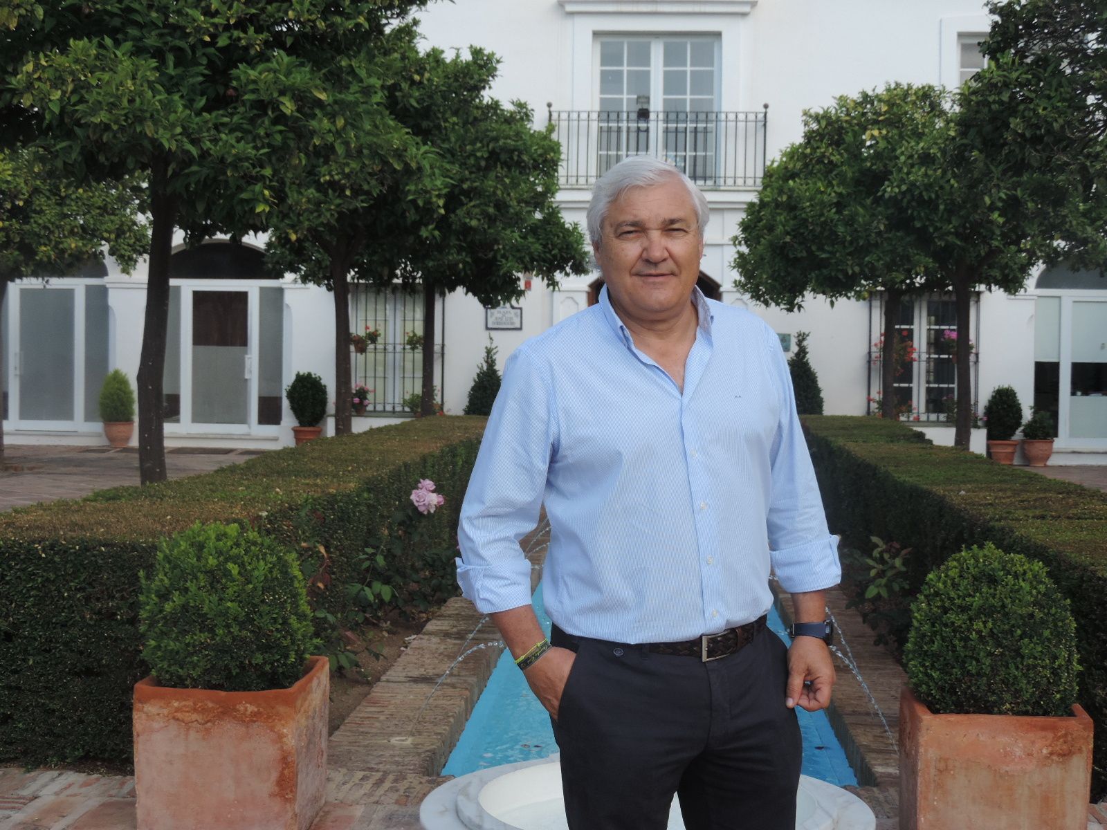 Ángel Acha a las pertuas del recinto de Añoreta Golf.