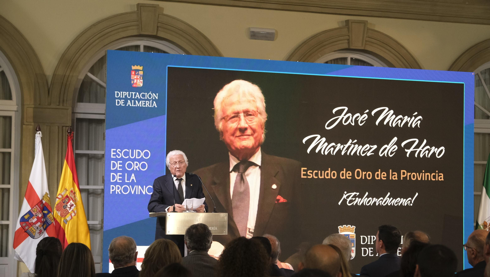 Imágenes de la entrega del Escudo de Oro de la Provincia de Almería a José María Martínez de Haro